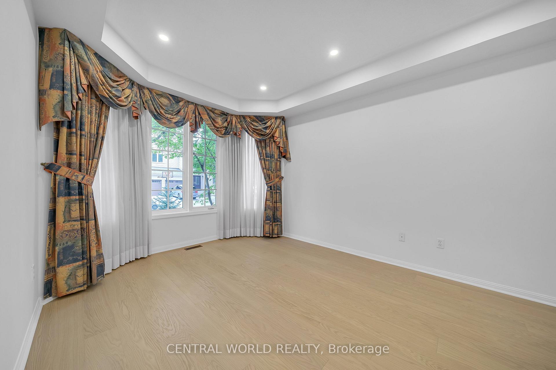 Photo 8 of 93 Majestic Drive, Markham, Berczy — HOMEH