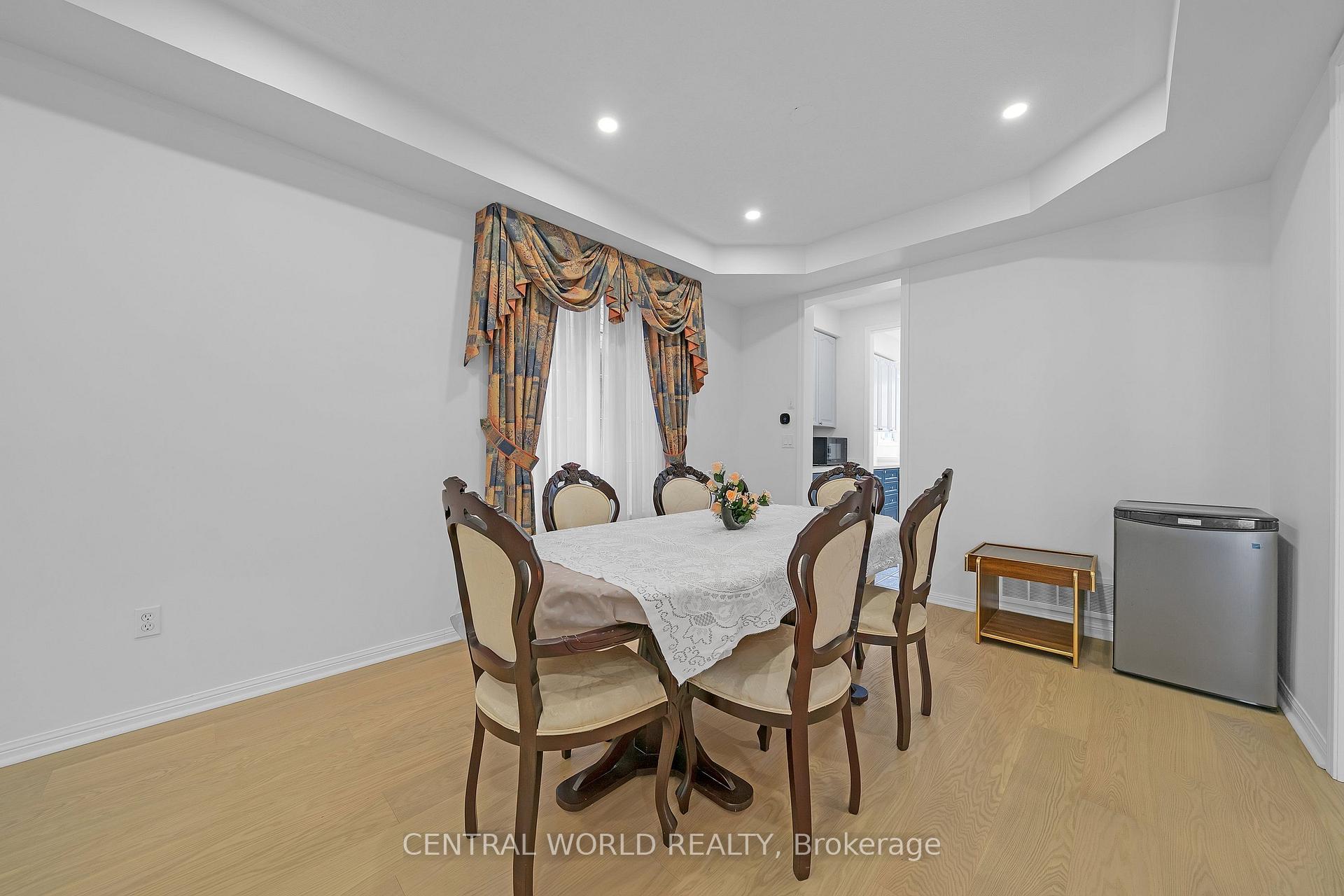Photo 10 of 93 Majestic Drive, Markham, Berczy — HOMEH