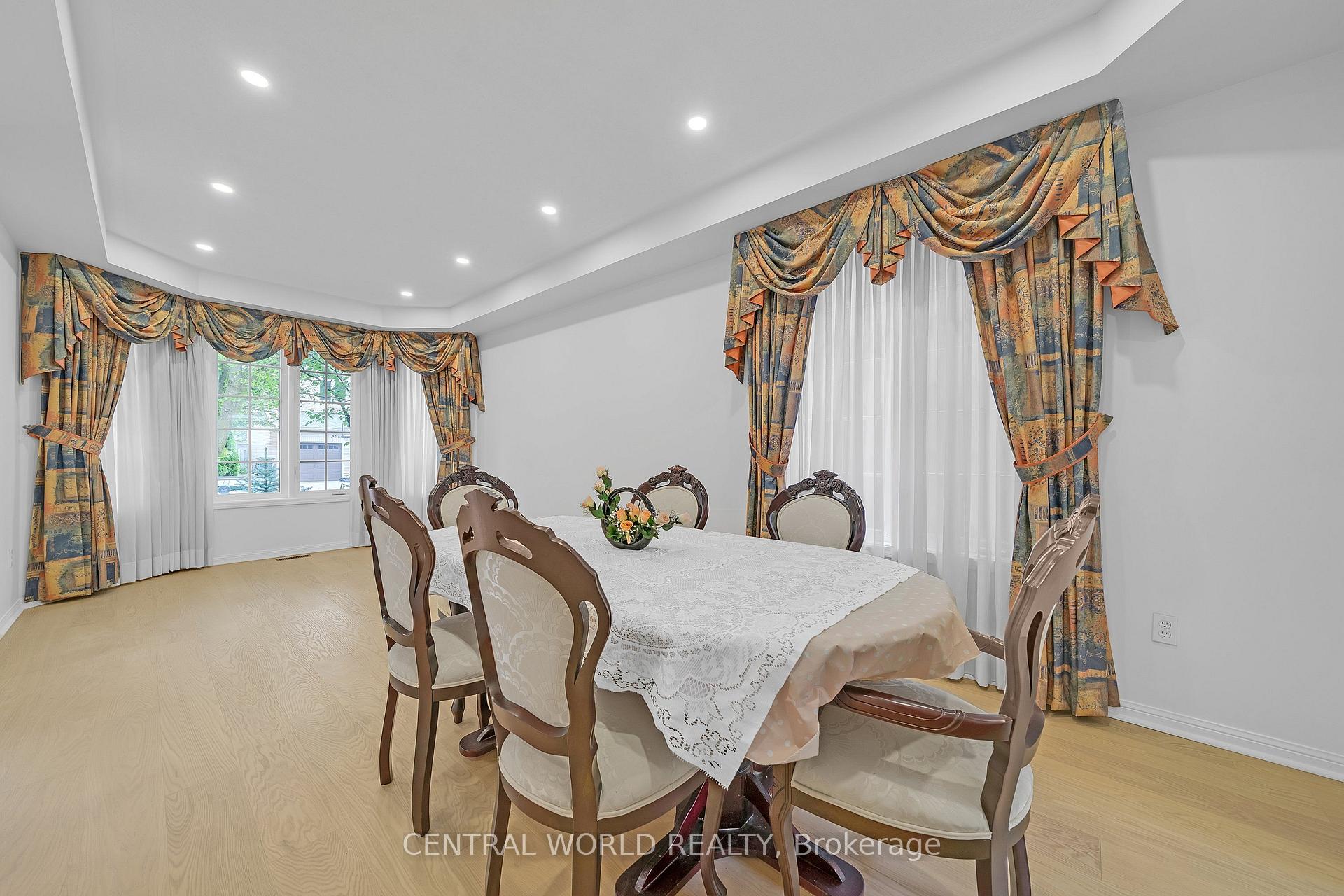Photo 11 of 93 Majestic Drive, Markham, Berczy — HOMEH