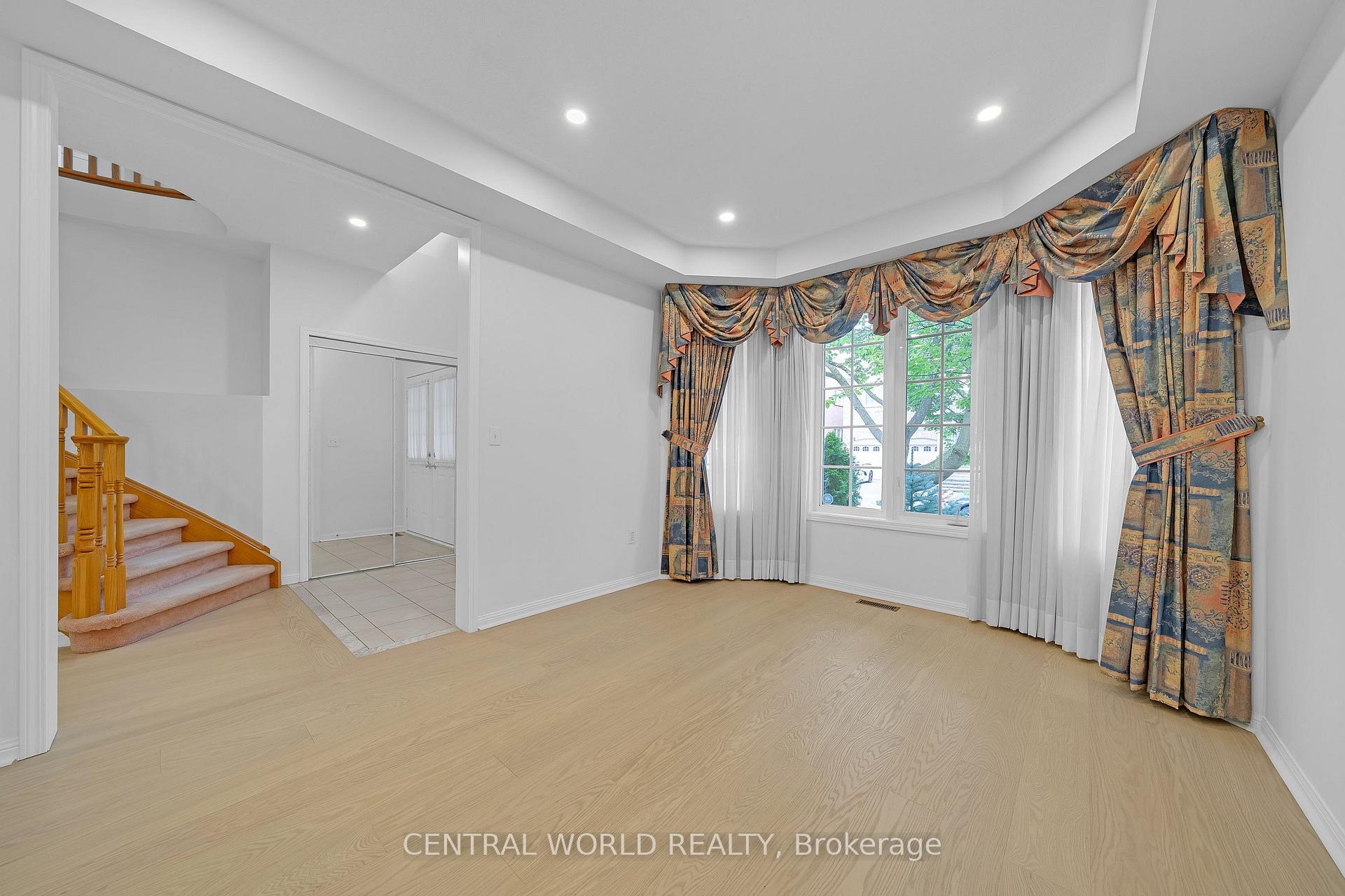 Photo 12 of 93 Majestic Drive, Markham, Berczy — HOMEH