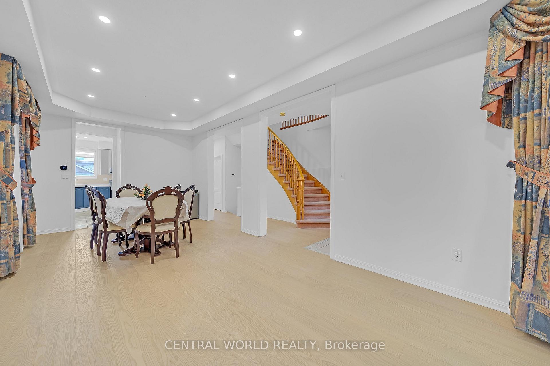 Photo 13 of 93 Majestic Drive, Markham, Berczy — HOMEH