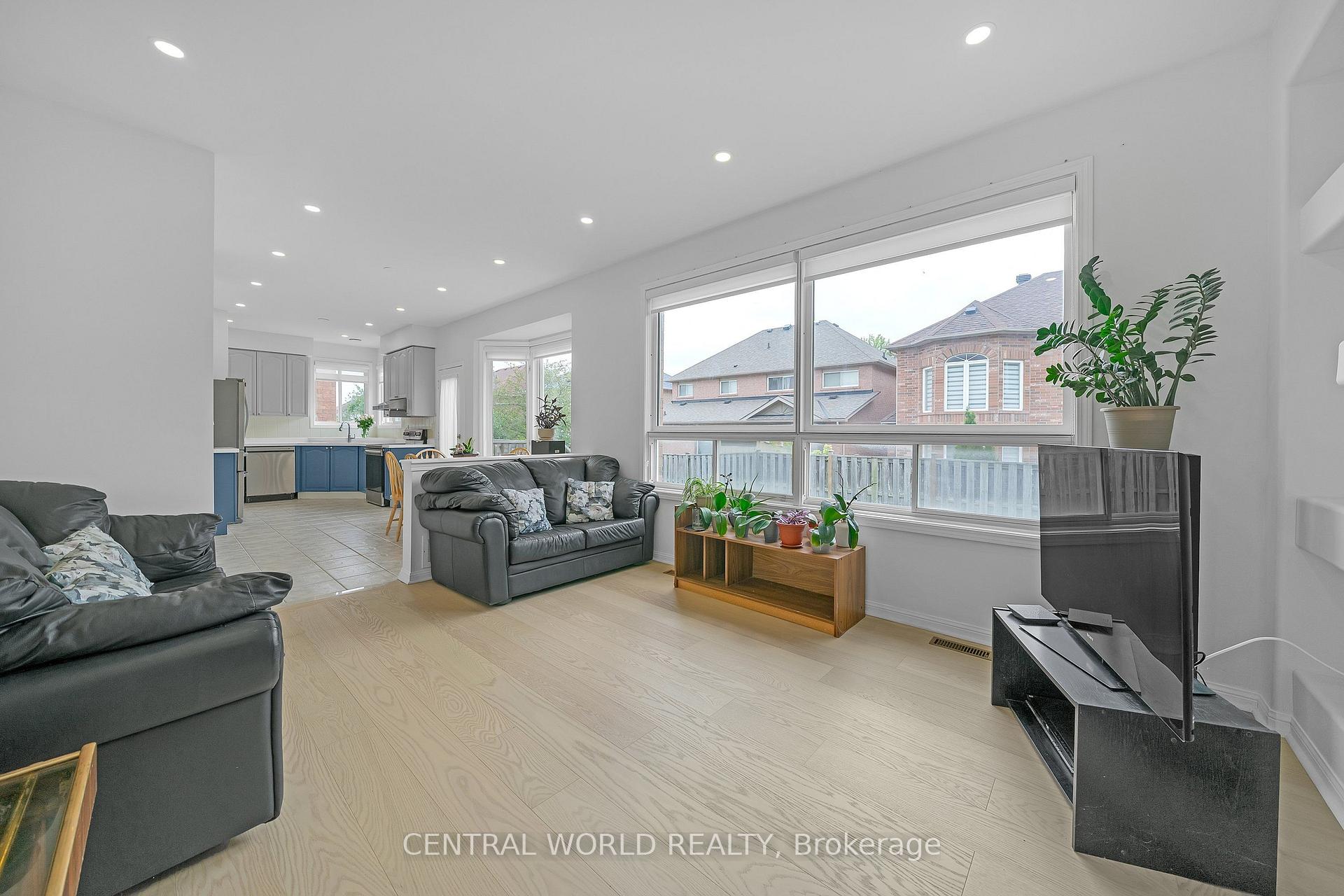 Photo 24 of 93 Majestic Drive, Markham, Berczy — HOMEH