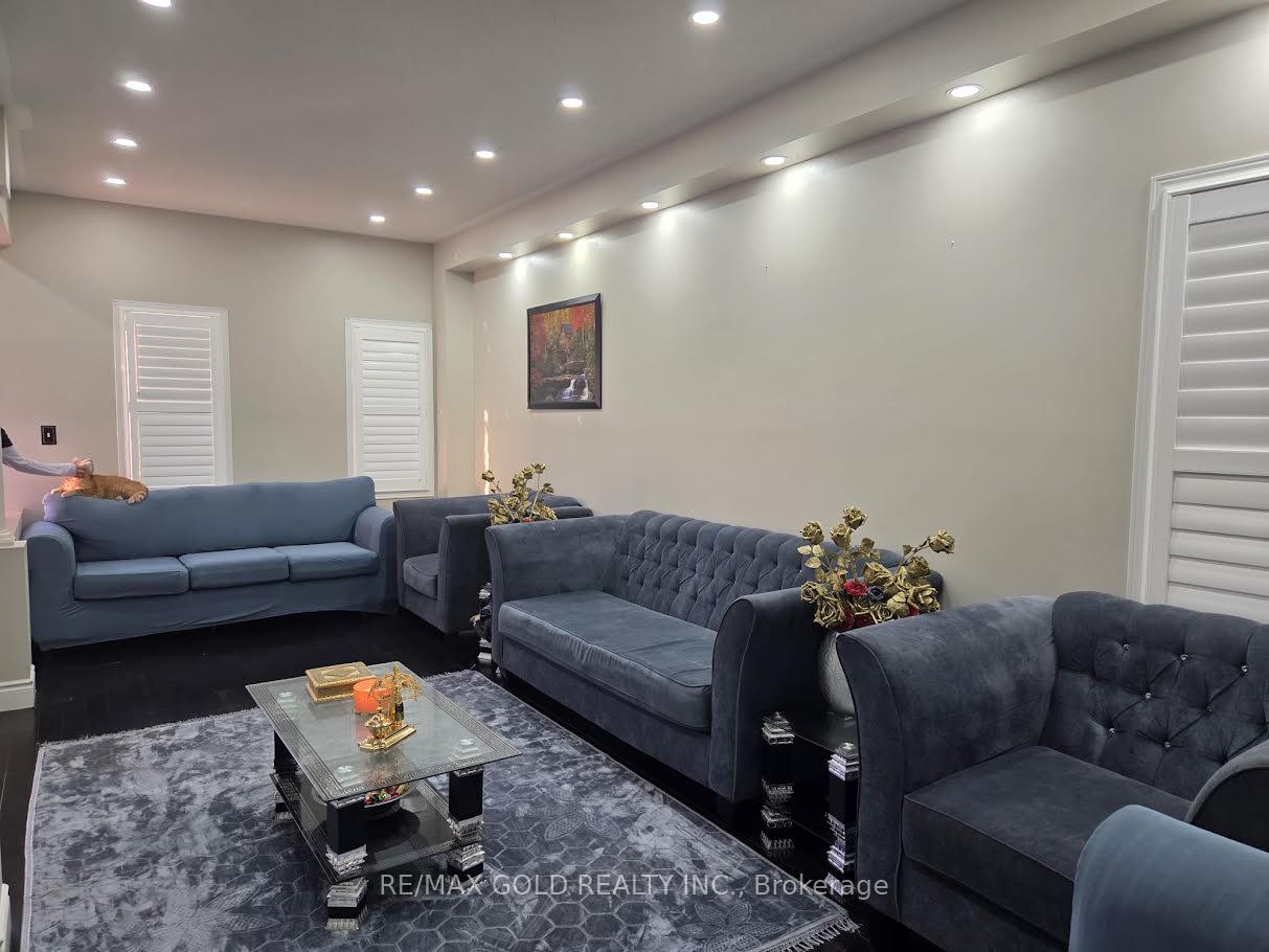 Photo 5 of 69 Personna Circle, Brampton, Credit Valley — HOMEH
