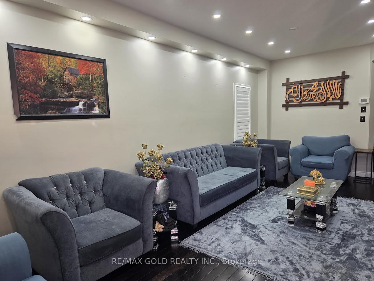 Photo 7 of 69 Personna Circle, Brampton, Credit Valley — HOMEH