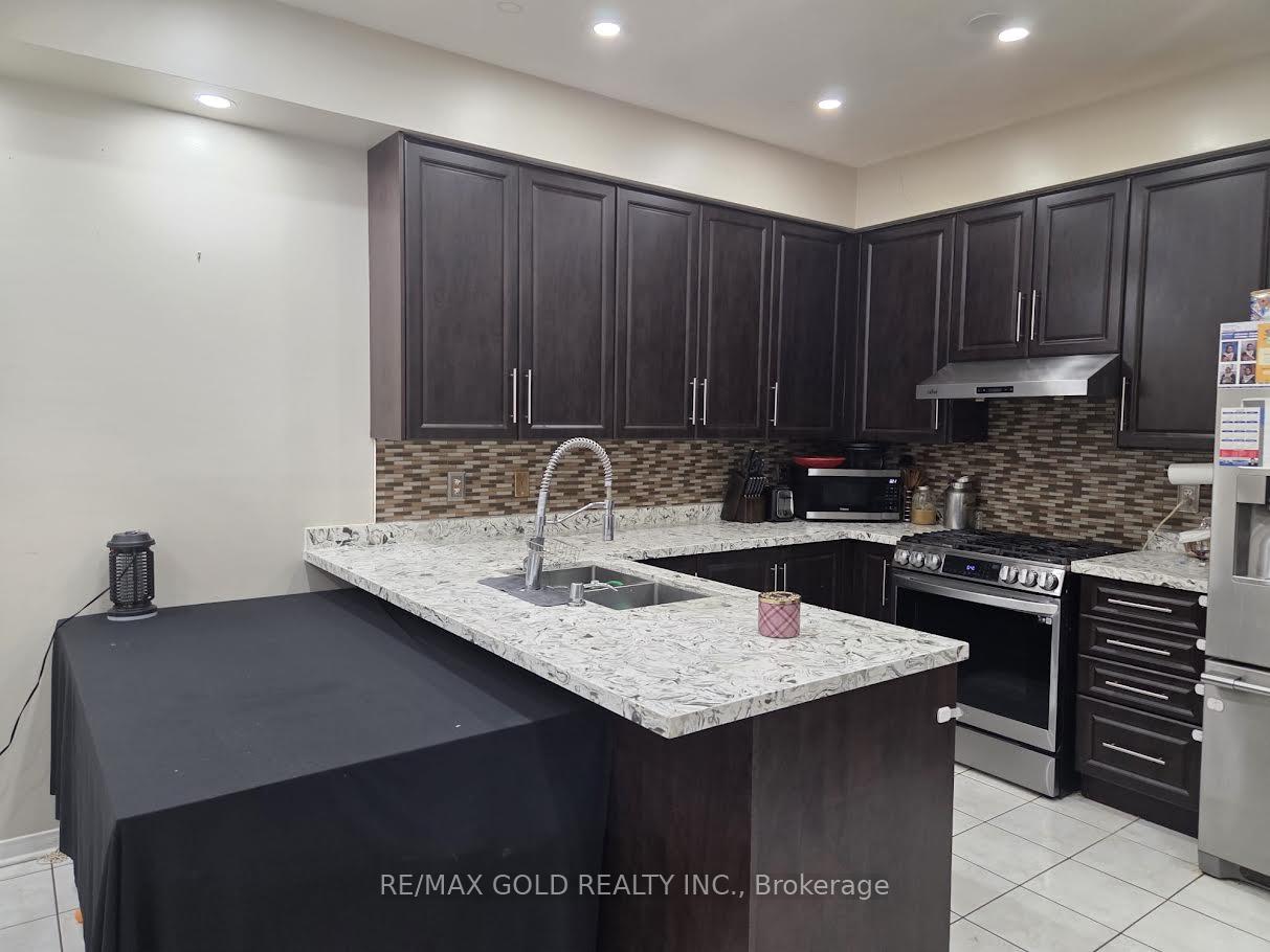 Photo 10 of 69 Personna Circle, Brampton, Credit Valley — HOMEH