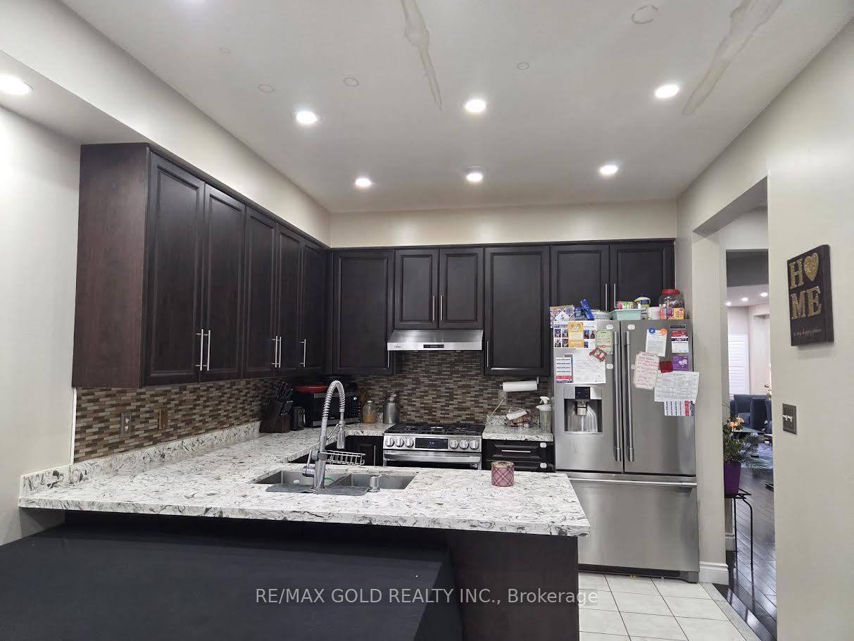 Photo 11 of 69 Personna Circle, Brampton, Credit Valley — HOMEH