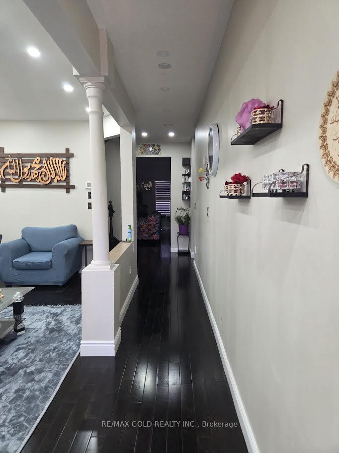 Photo 12 of 69 Personna Circle, Brampton, Credit Valley — HOMEH