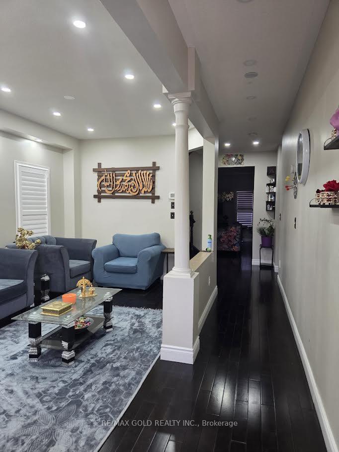 Photo 14 of 69 Personna Circle, Brampton, Credit Valley — HOMEH