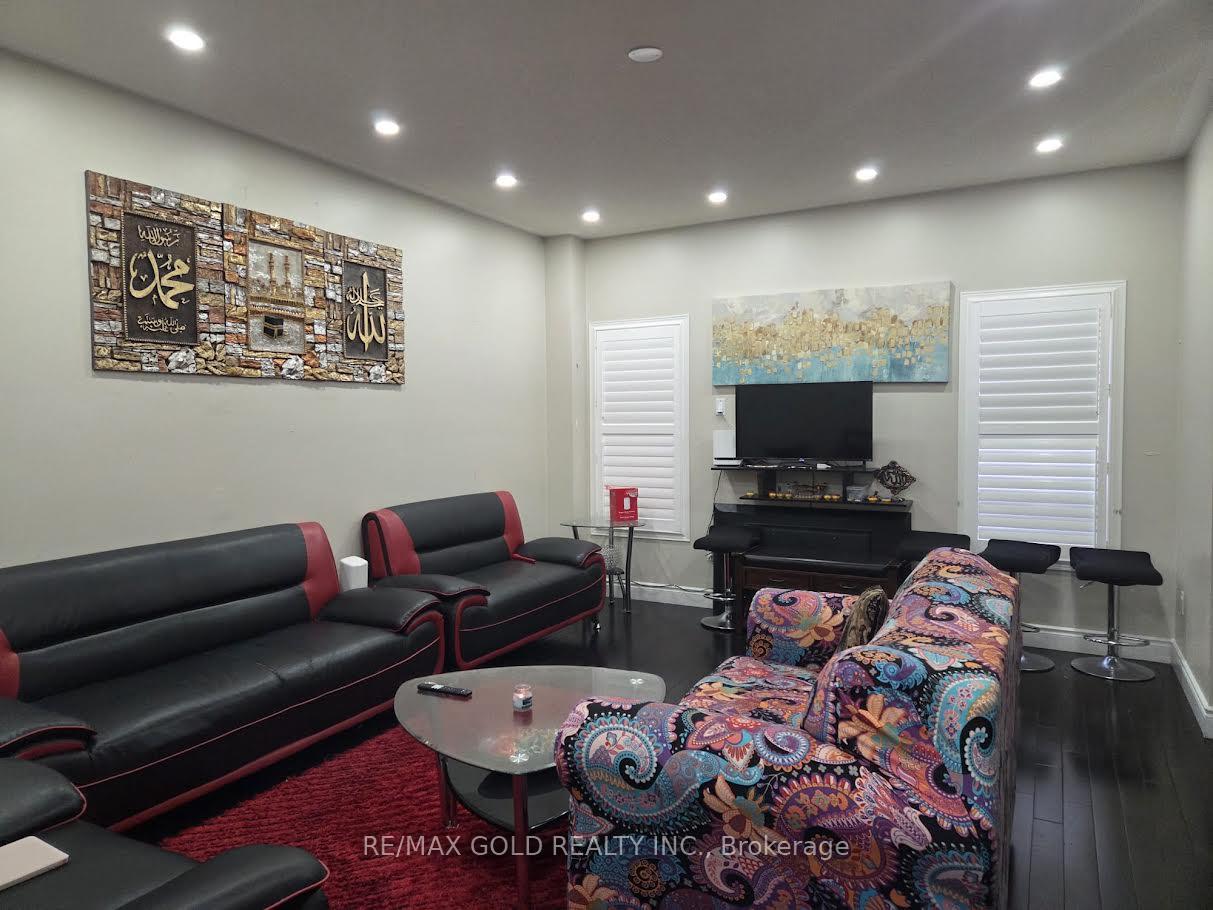Photo 16 of 69 Personna Circle, Brampton, Credit Valley — HOMEH