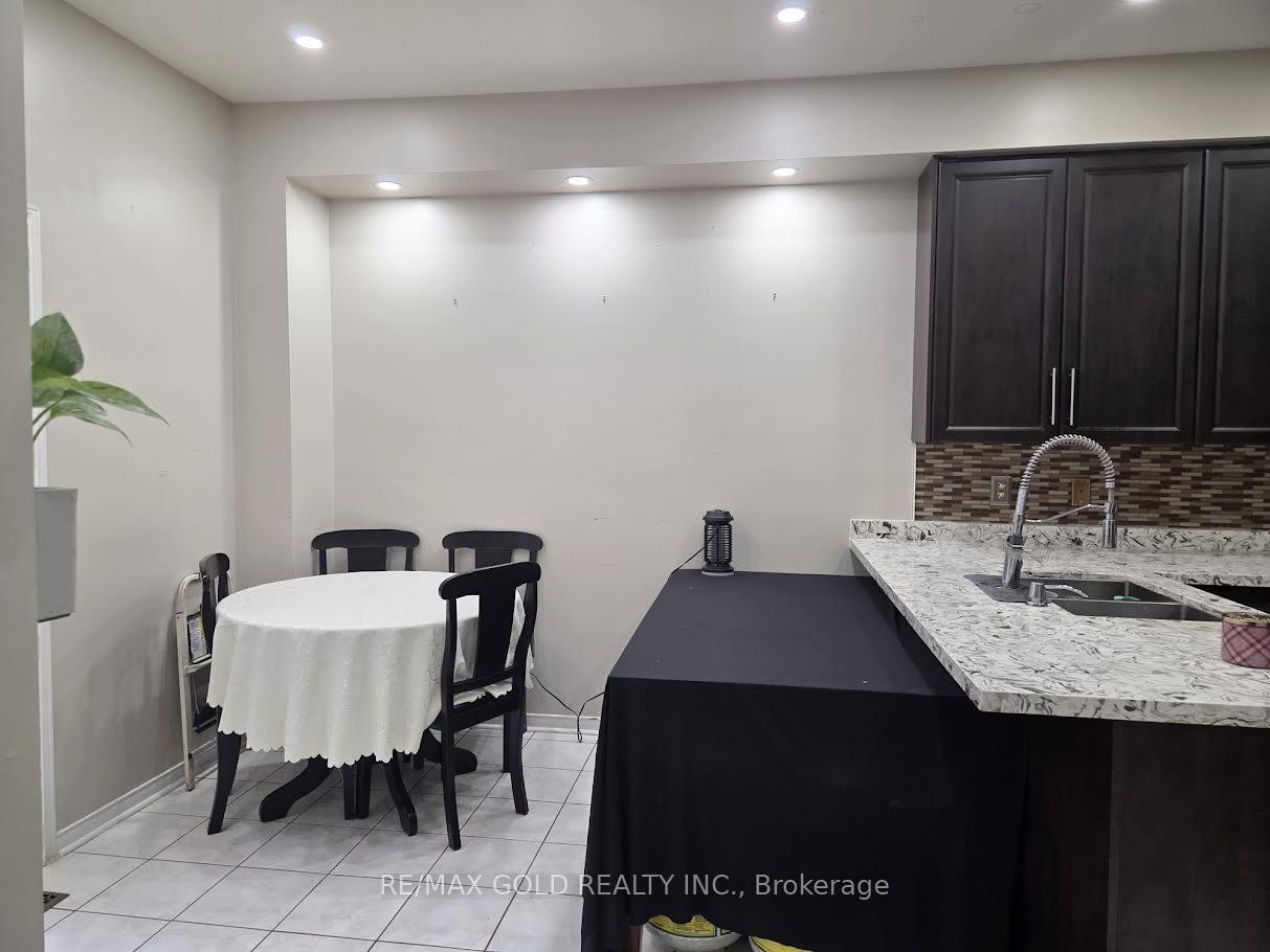 Photo 17 of 69 Personna Circle, Brampton, Credit Valley — HOMEH