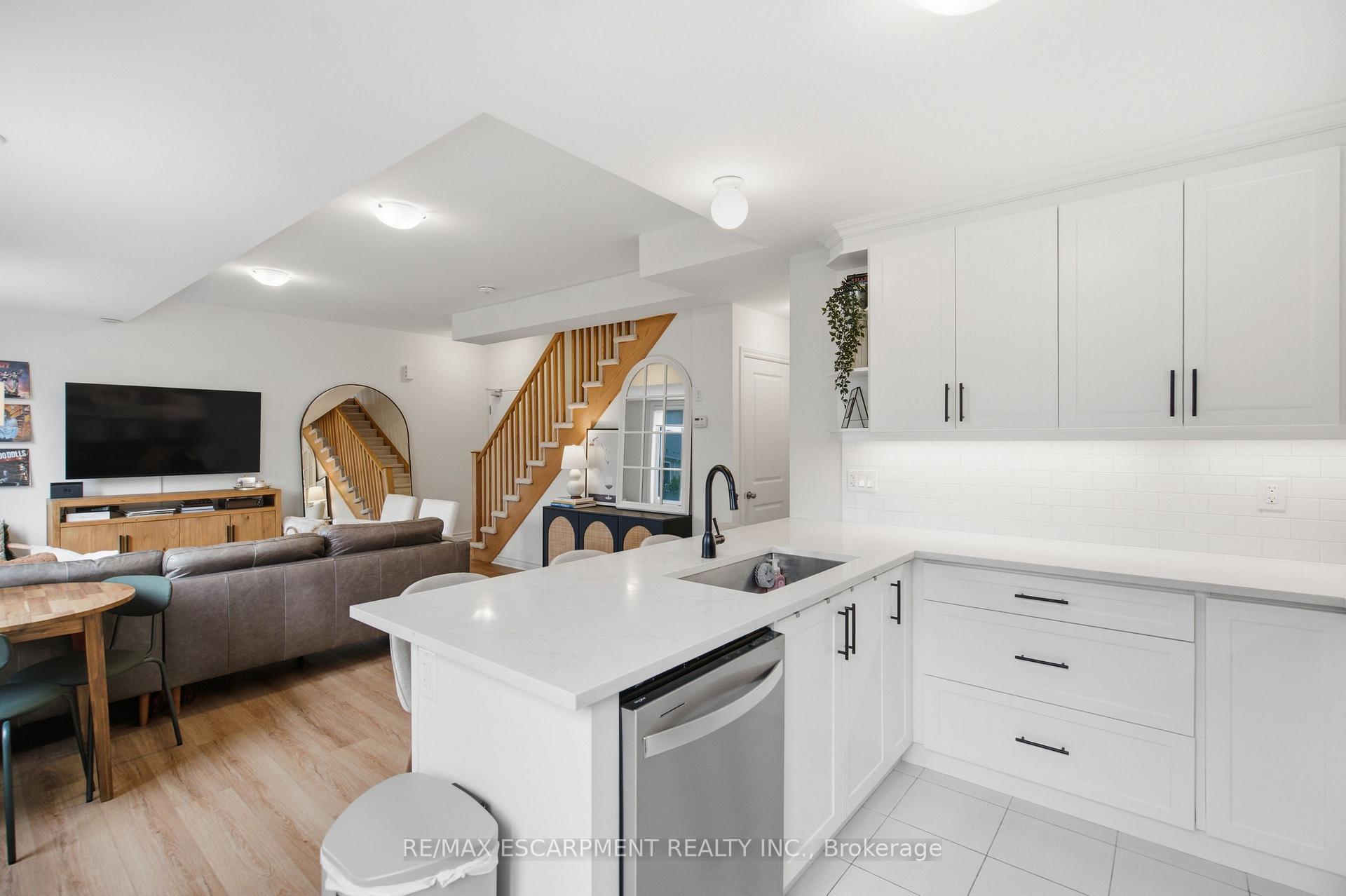 Photo 12 of Unit 49, 383 Dundas Street E, Hamilton, Waterdown — HOMEH