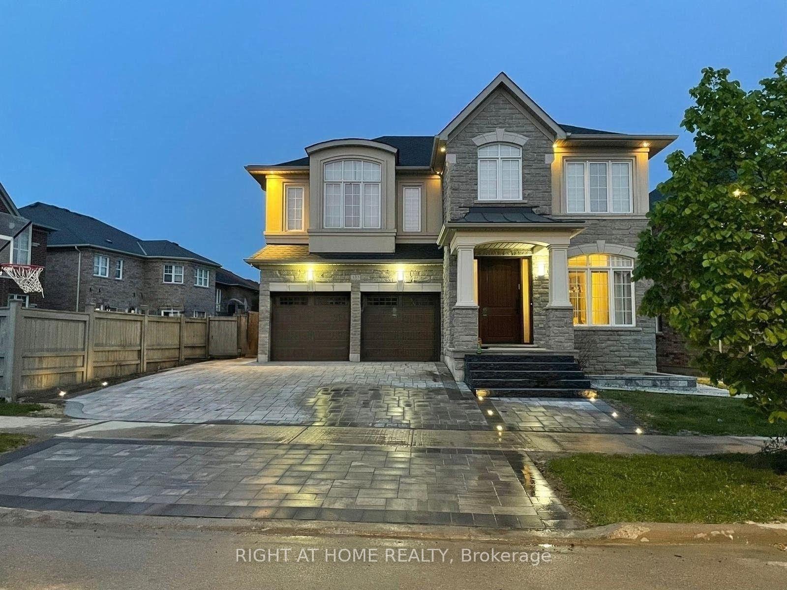 Photo 2 of 133 Woodville Drive, Vaughan, Patterson — HOMEH