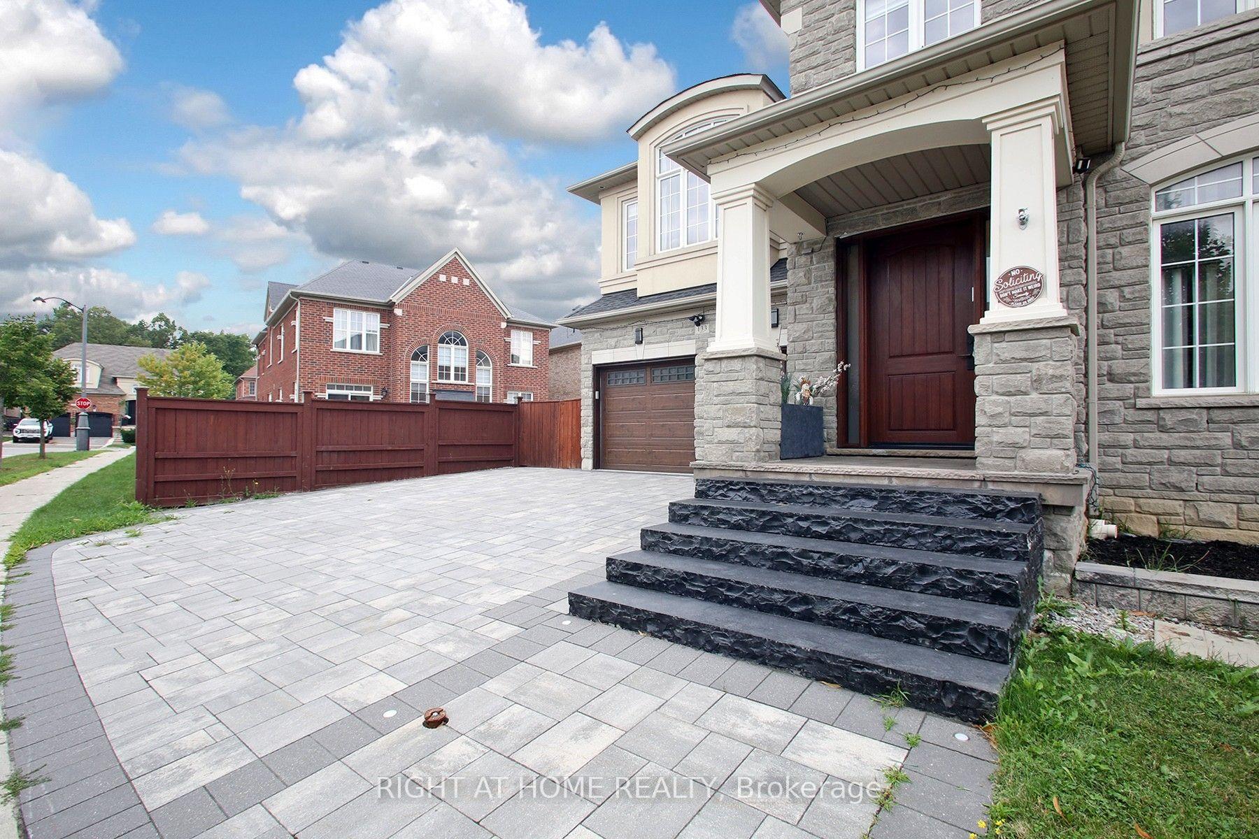 Photo 3 of 133 Woodville Drive, Vaughan, Patterson — HOMEH
