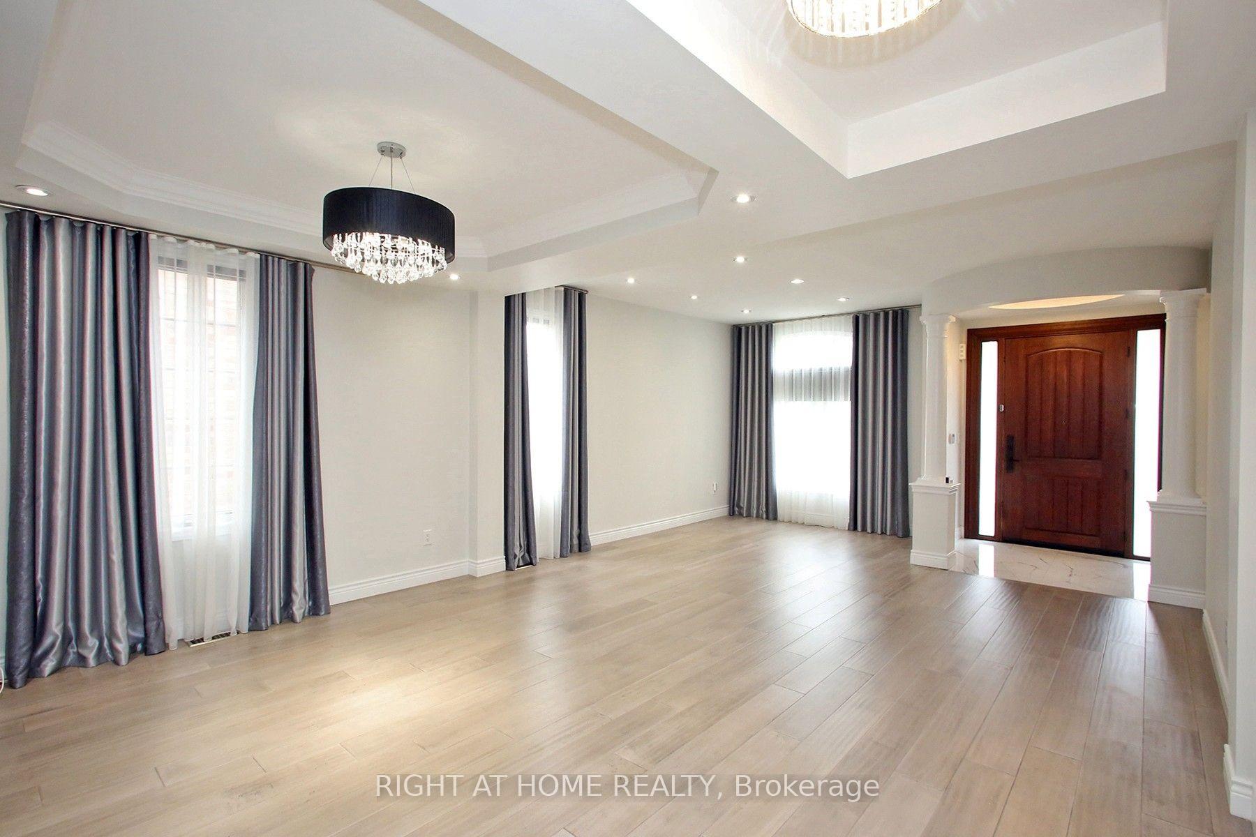 Photo 5 of 133 Woodville Drive, Vaughan, Patterson — HOMEH