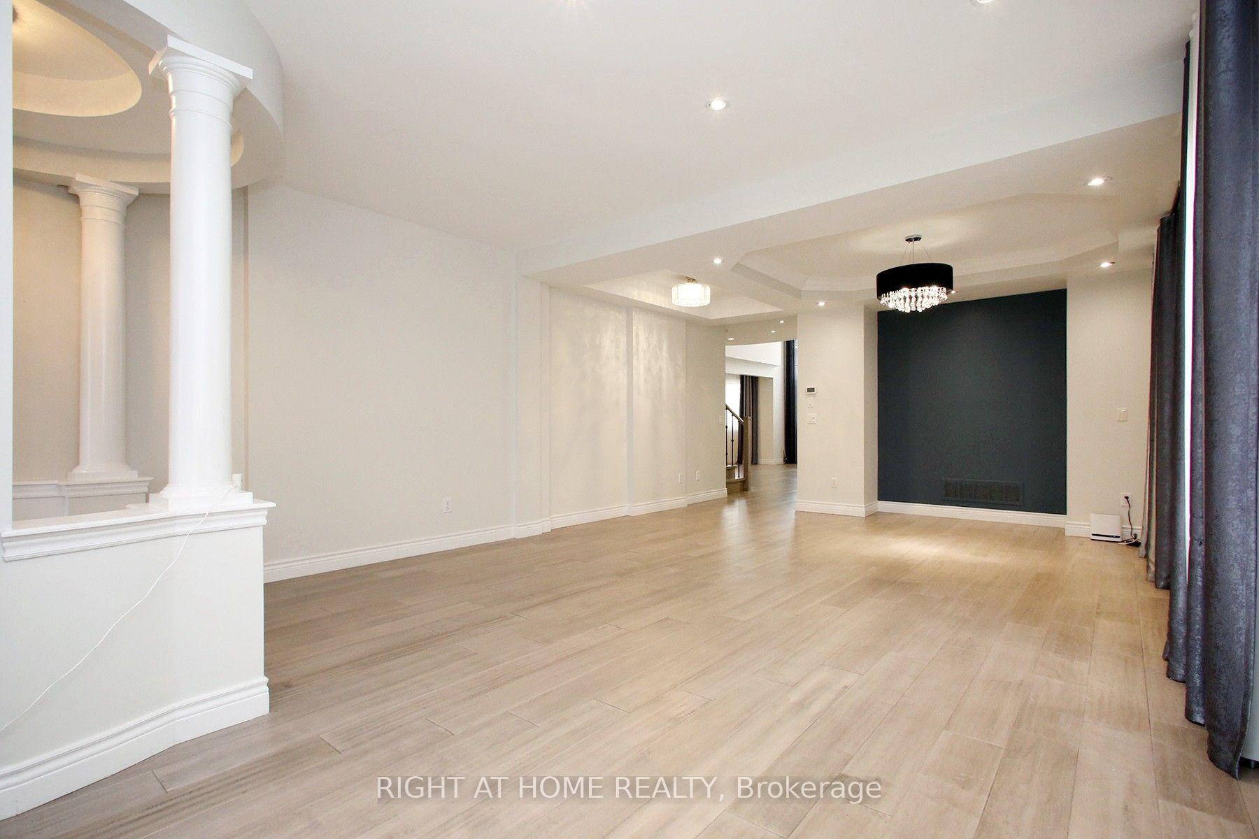 Photo 7 of 133 Woodville Drive, Vaughan, Patterson — HOMEH