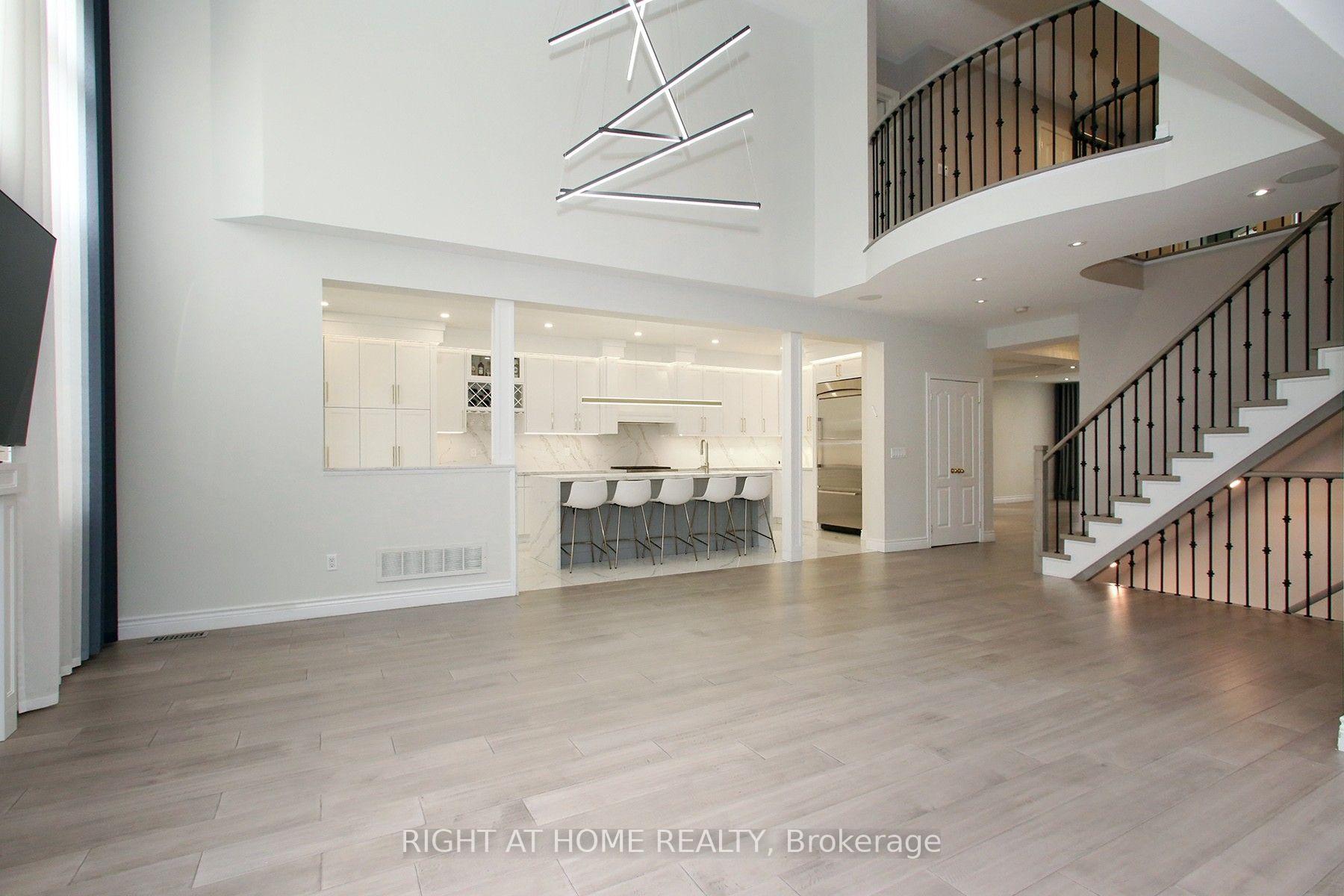 Photo 11 of 133 Woodville Drive, Vaughan, Patterson — HOMEH