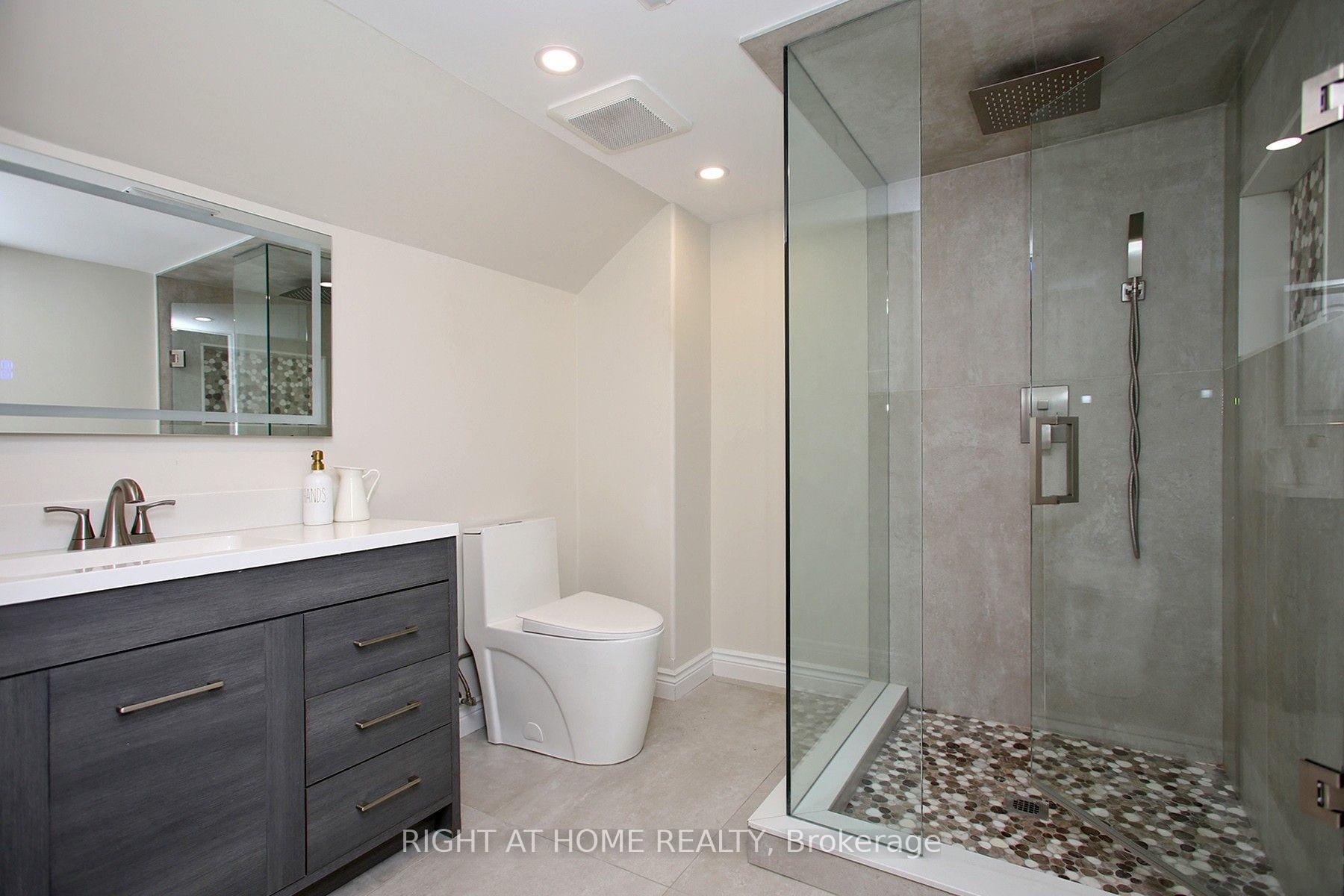 Photo 37 of 133 Woodville Drive, Vaughan, Patterson — HOMEH