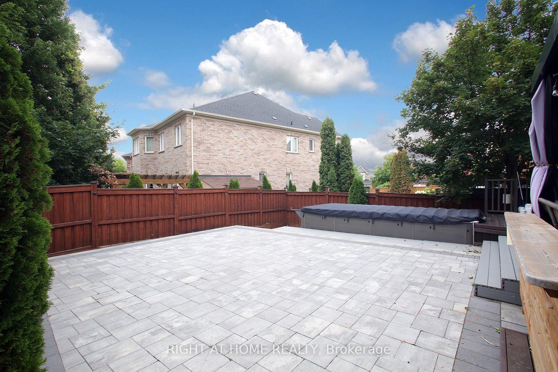 Photo 39 of 133 Woodville Drive, Vaughan, Patterson — HOMEH