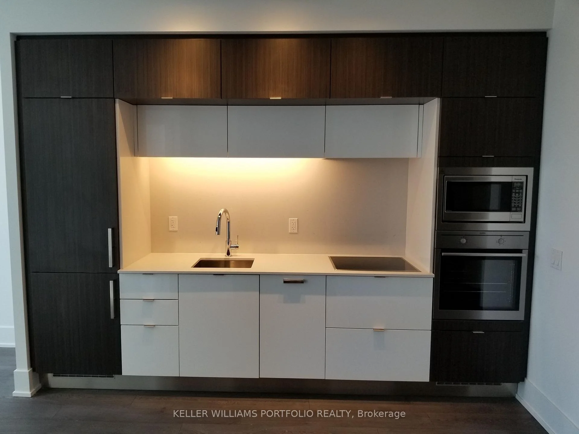 Photo 2 of Unit 4801, 10 York Street, Toronto, Waterfront Communities — HOMEH