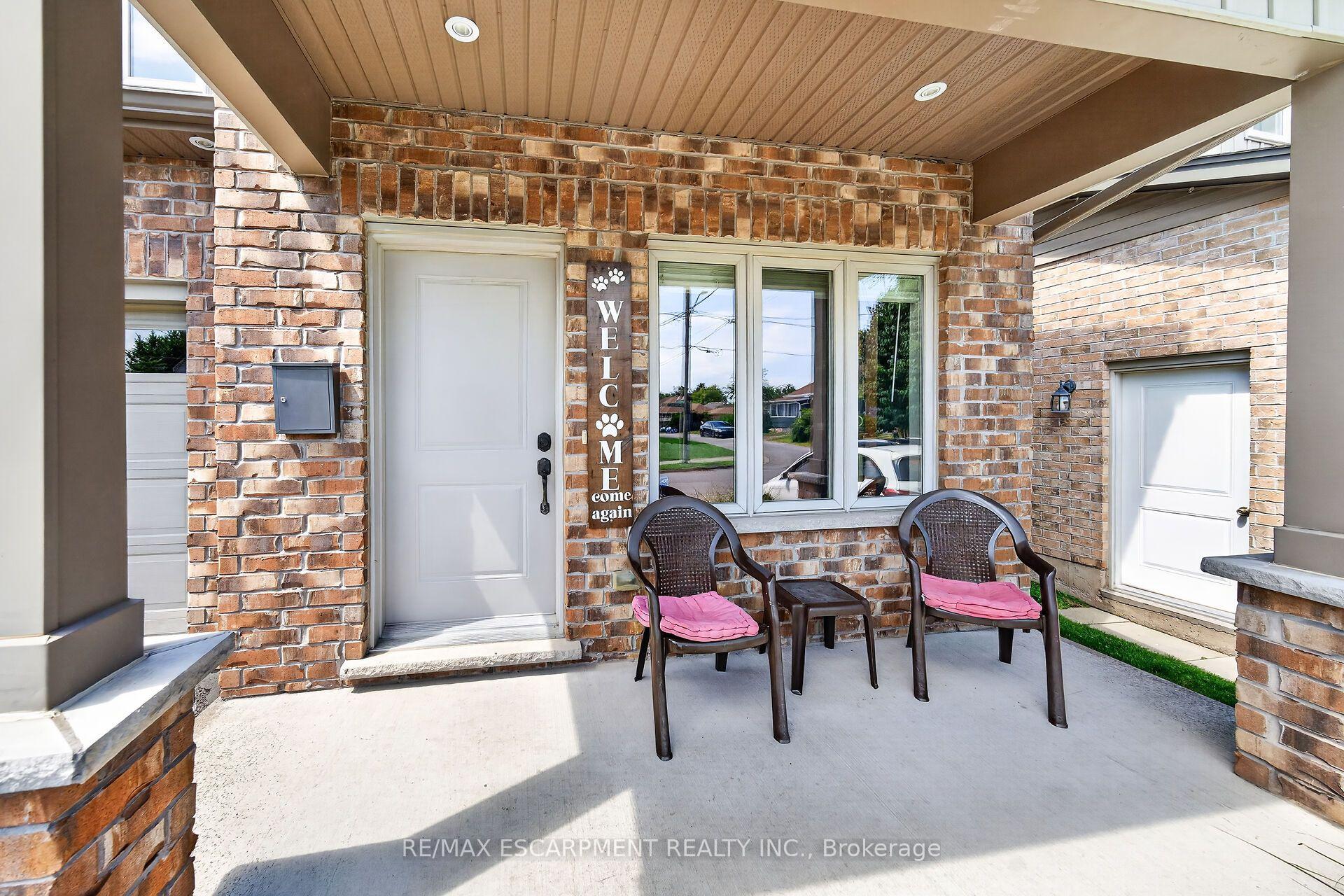 Photo 3 of 17 Grantham Avenue S, St. Catharines, E. Chester — HOMEH