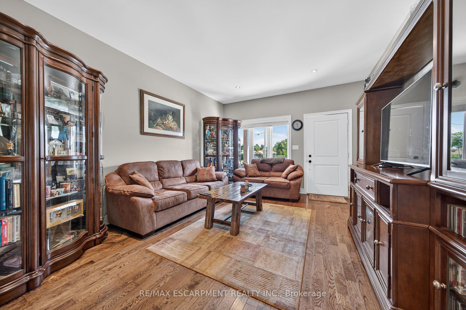 Photo 5 of 17 Grantham Avenue S, St. Catharines, E. Chester — HOMEH