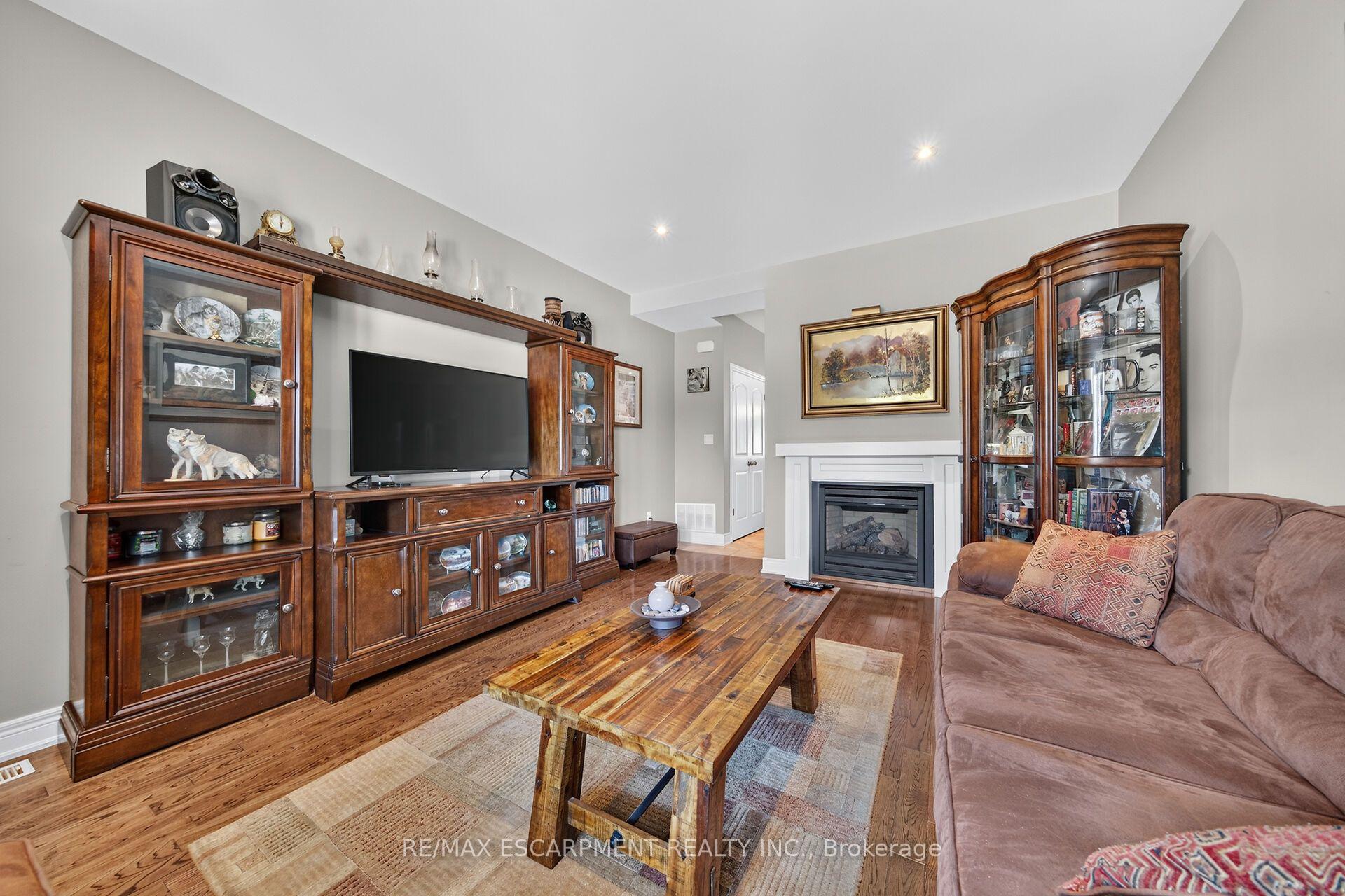 Photo 7 of 17 Grantham Avenue S, St. Catharines, E. Chester — HOMEH