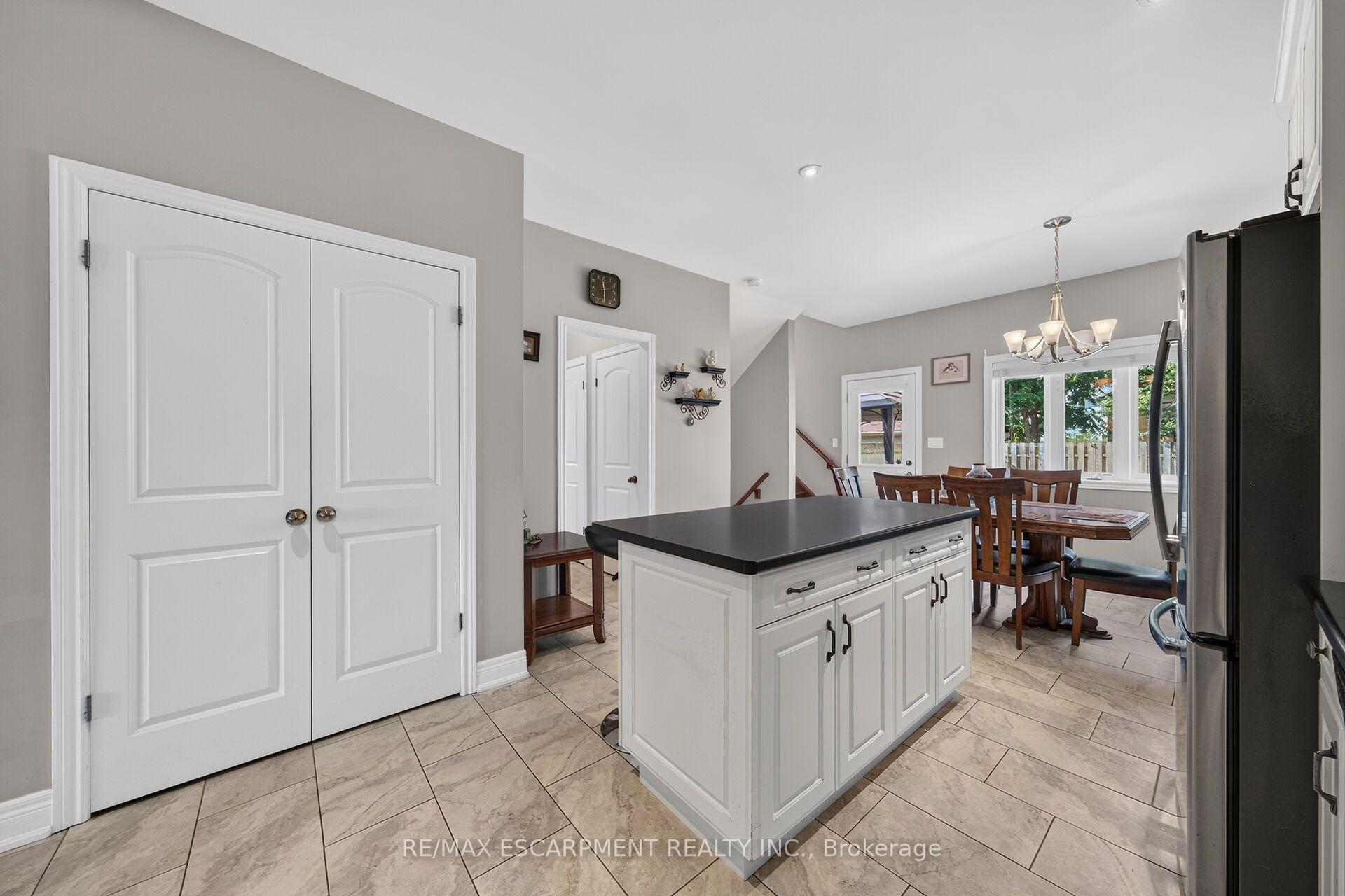 Photo 9 of 17 Grantham Avenue S, St. Catharines, E. Chester — HOMEH