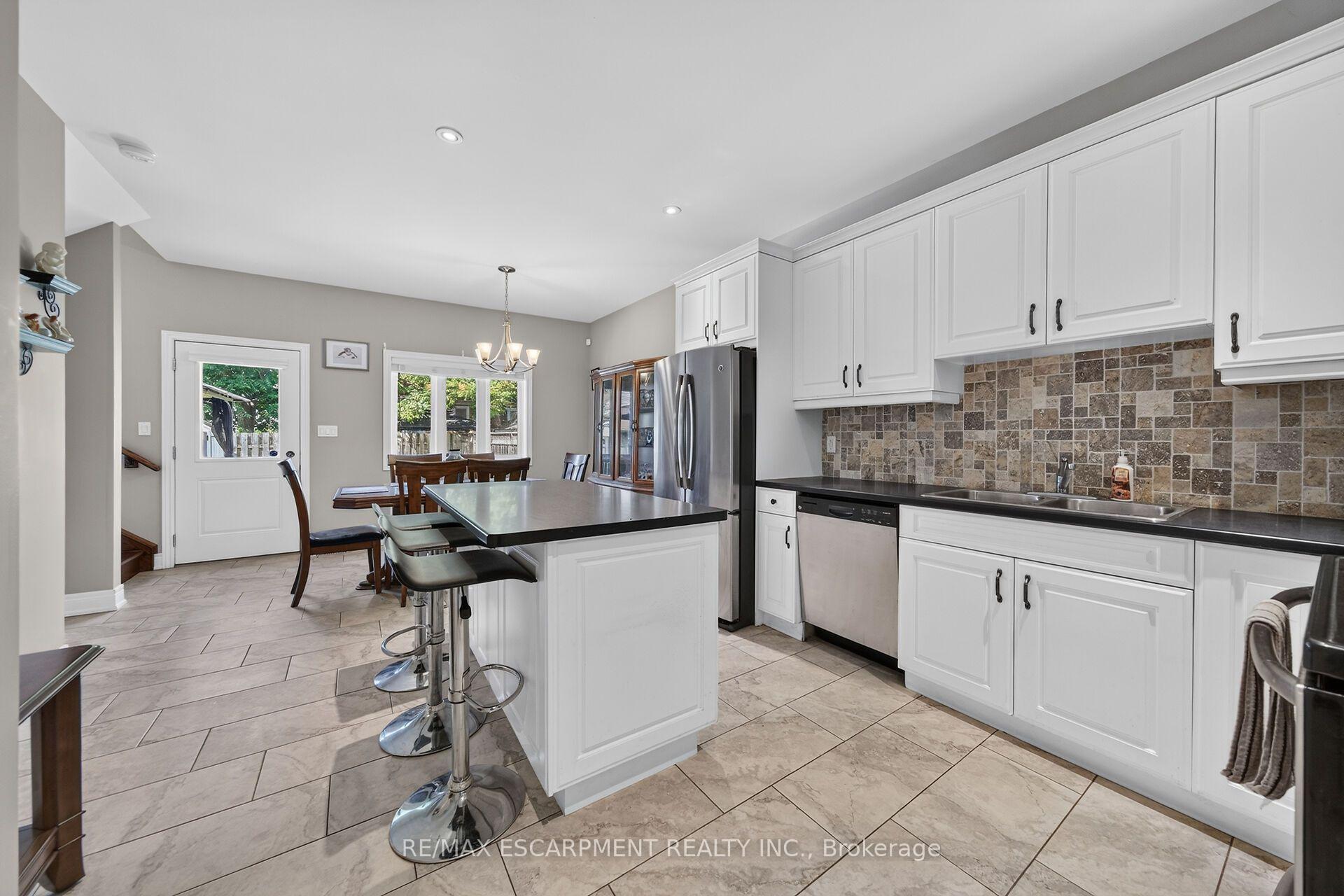 Photo 10 of 17 Grantham Avenue S, St. Catharines, E. Chester — HOMEH