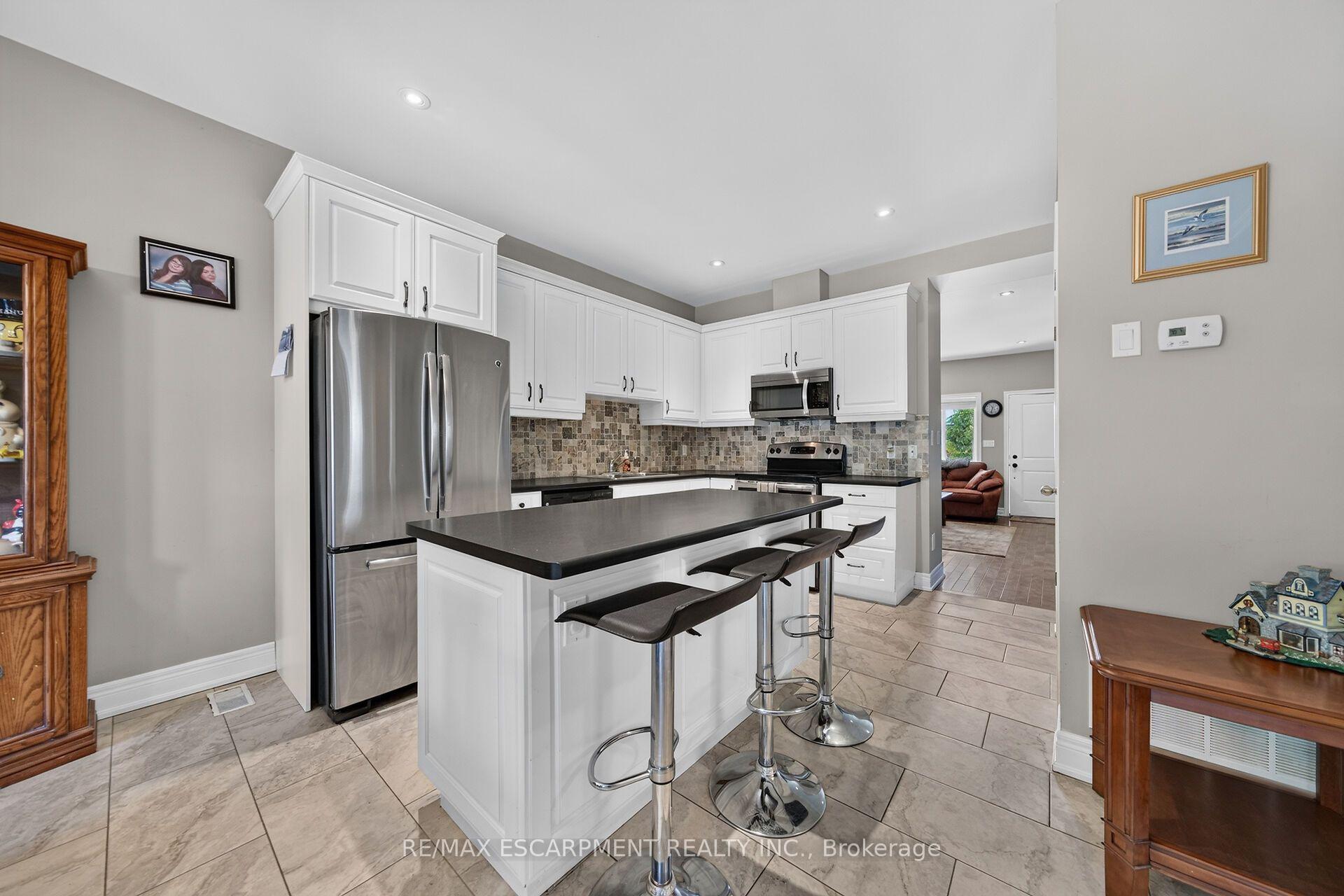 Photo 11 of 17 Grantham Avenue S, St. Catharines, E. Chester — HOMEH
