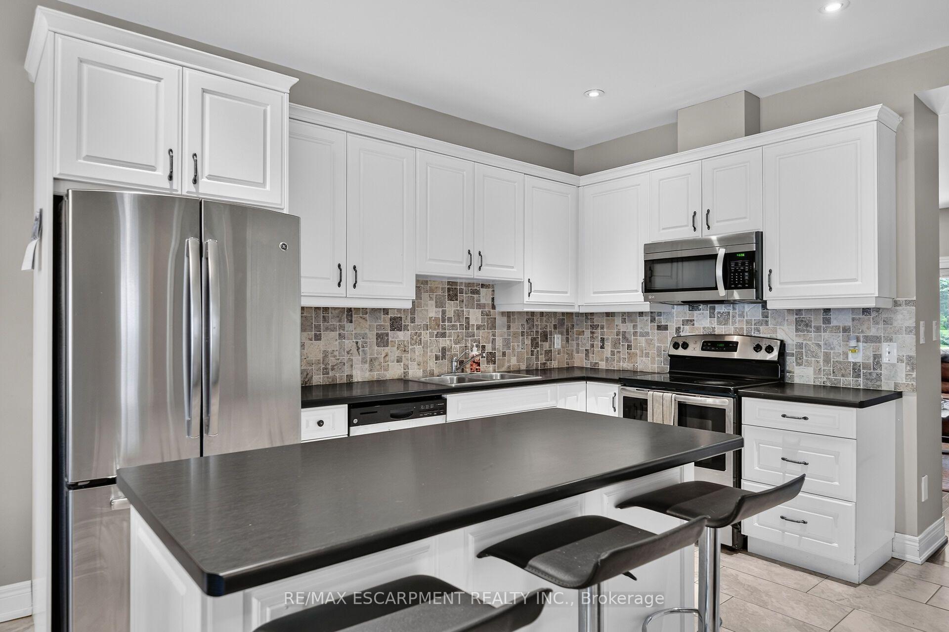 Photo 12 of 17 Grantham Avenue S, St. Catharines, E. Chester — HOMEH
