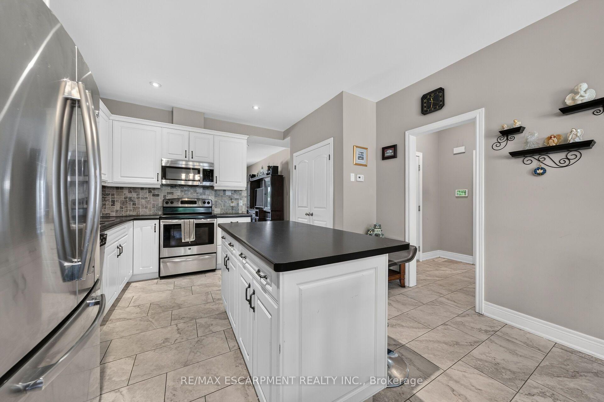 Photo 13 of 17 Grantham Avenue S, St. Catharines, E. Chester — HOMEH