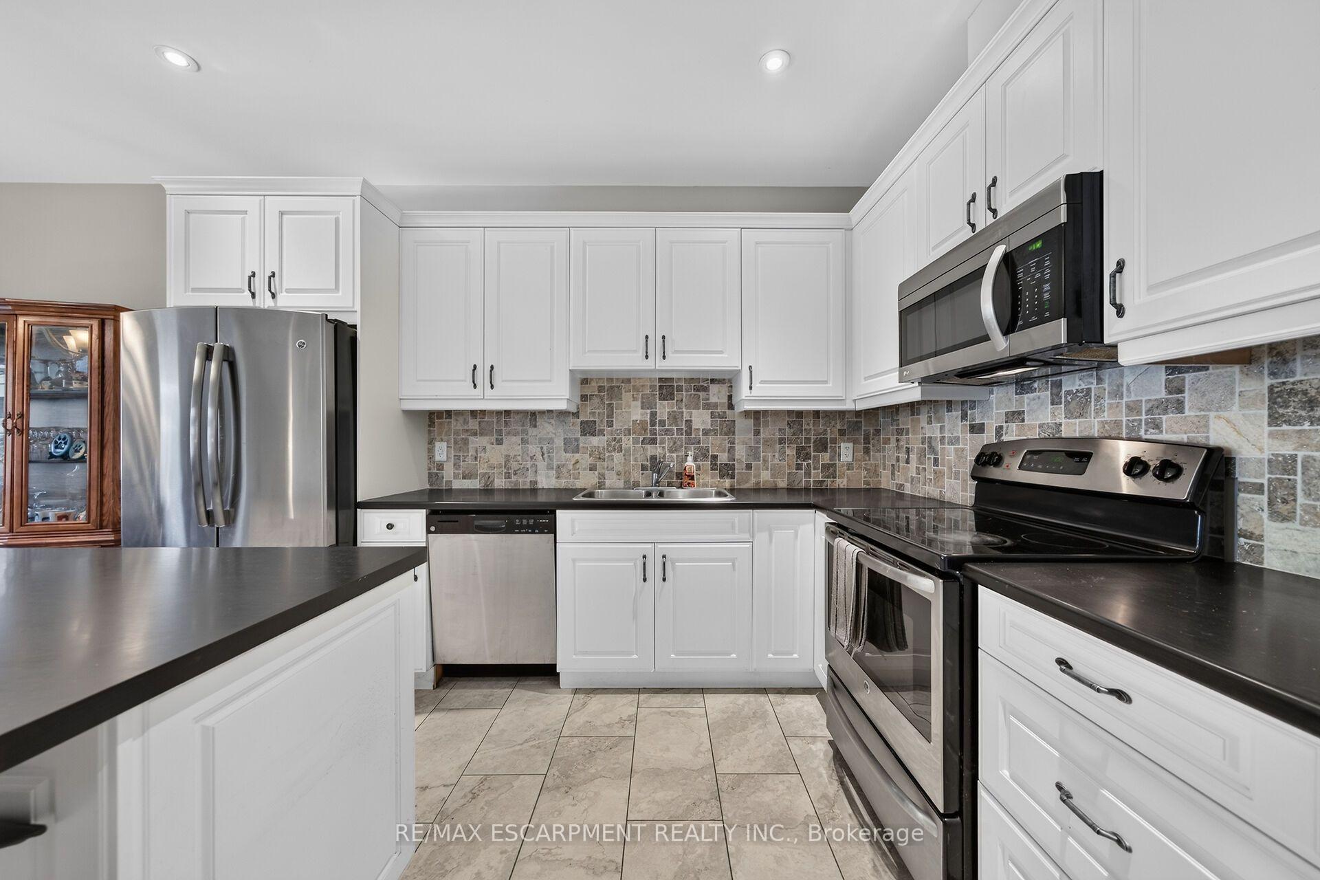 Photo 14 of 17 Grantham Avenue S, St. Catharines, E. Chester — HOMEH