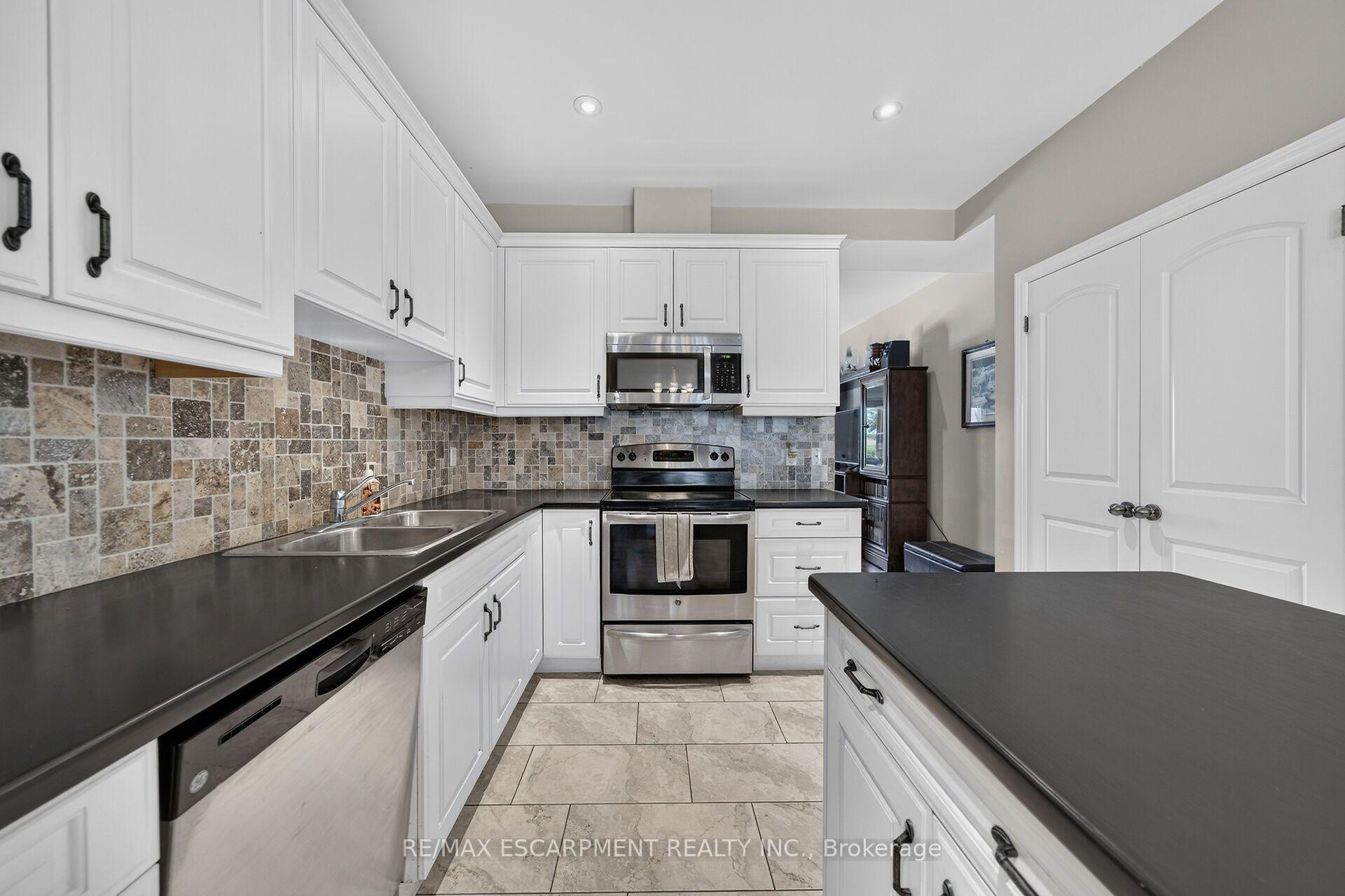 Photo 15 of 17 Grantham Avenue S, St. Catharines, E. Chester — HOMEH