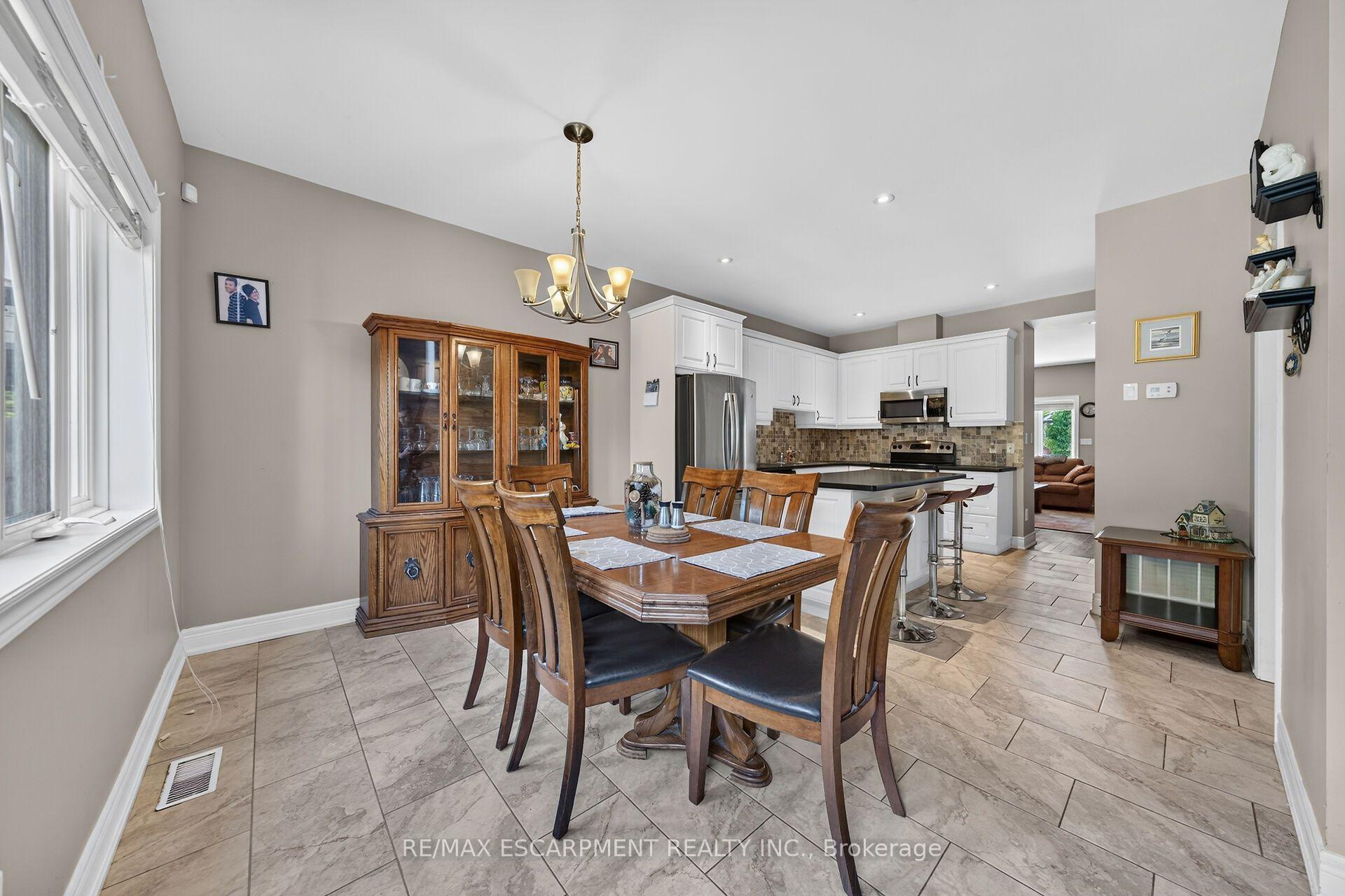 Photo 16 of 17 Grantham Avenue S, St. Catharines, E. Chester — HOMEH