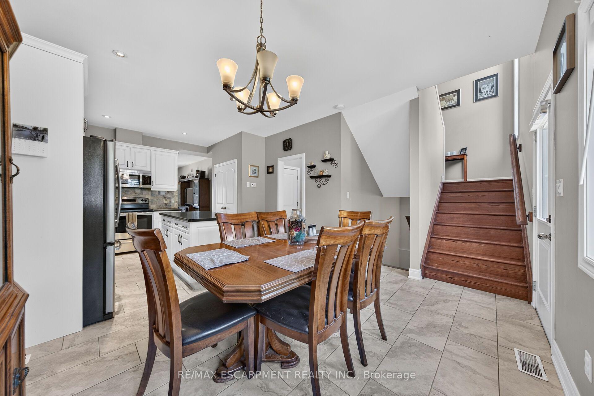 Photo 18 of 17 Grantham Avenue S, St. Catharines, E. Chester — HOMEH