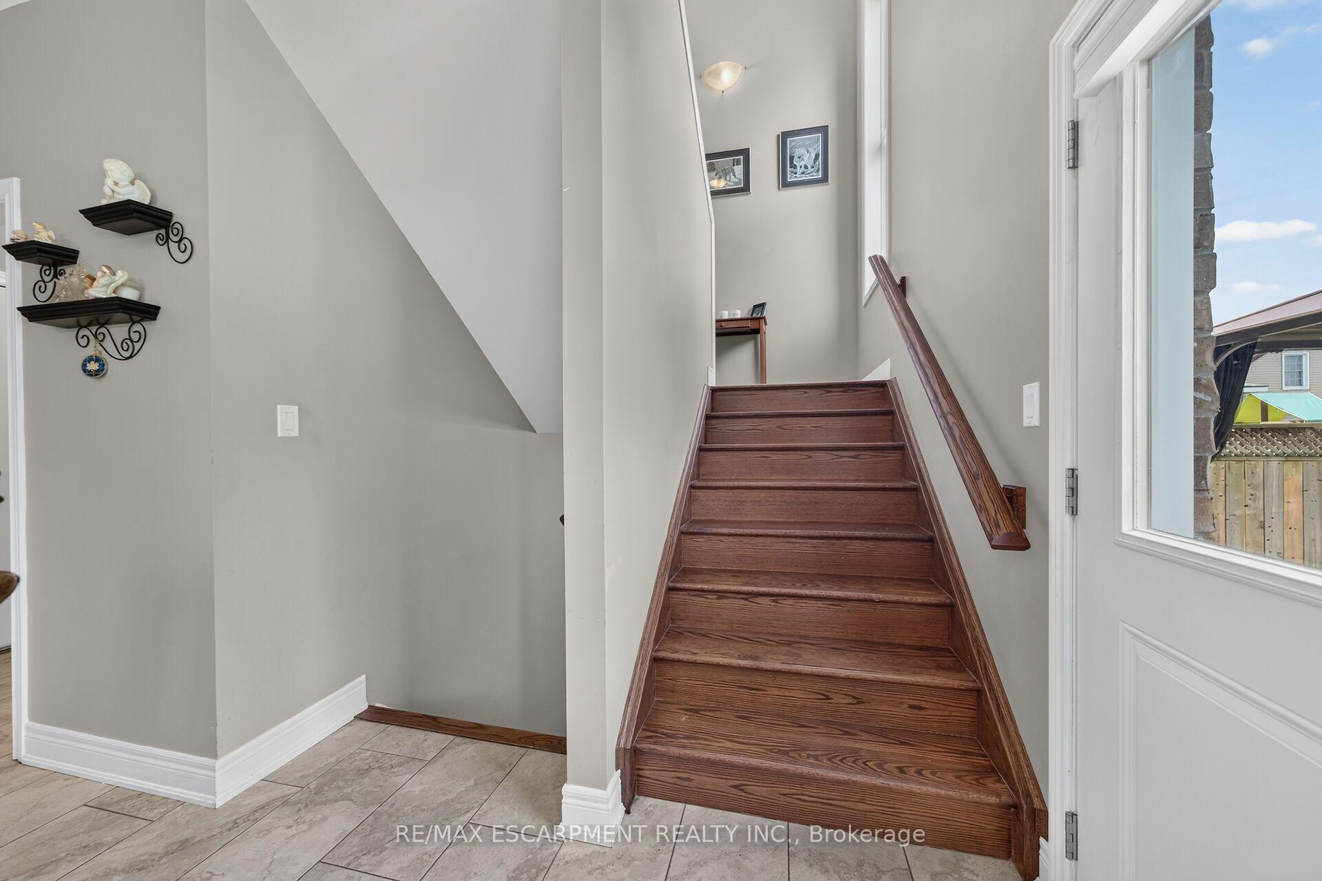 Photo 21 of 17 Grantham Avenue S, St. Catharines, E. Chester — HOMEH