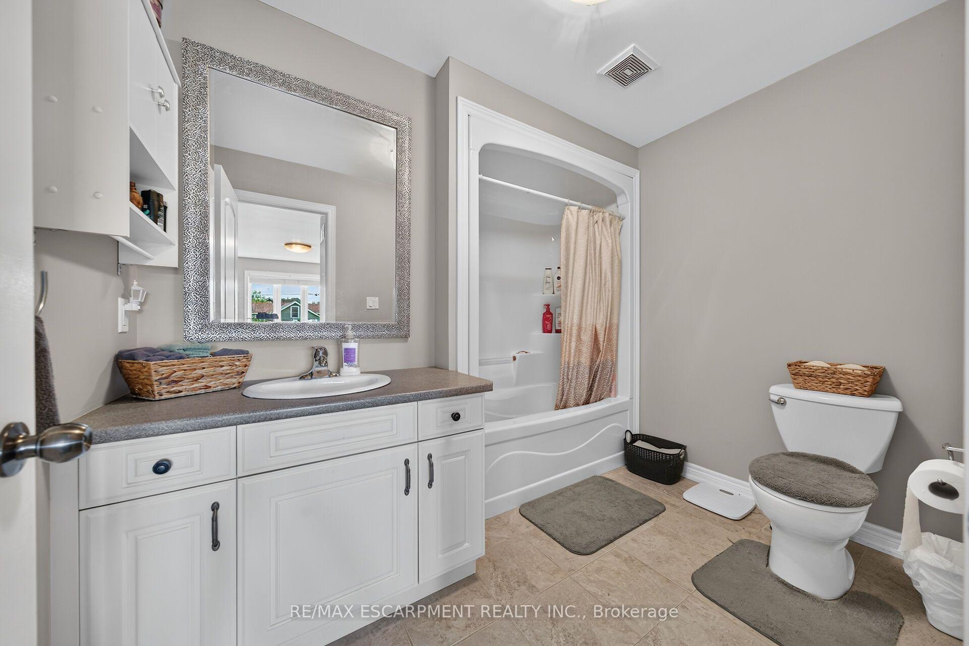 Photo 30 of 17 Grantham Avenue S, St. Catharines, E. Chester — HOMEH