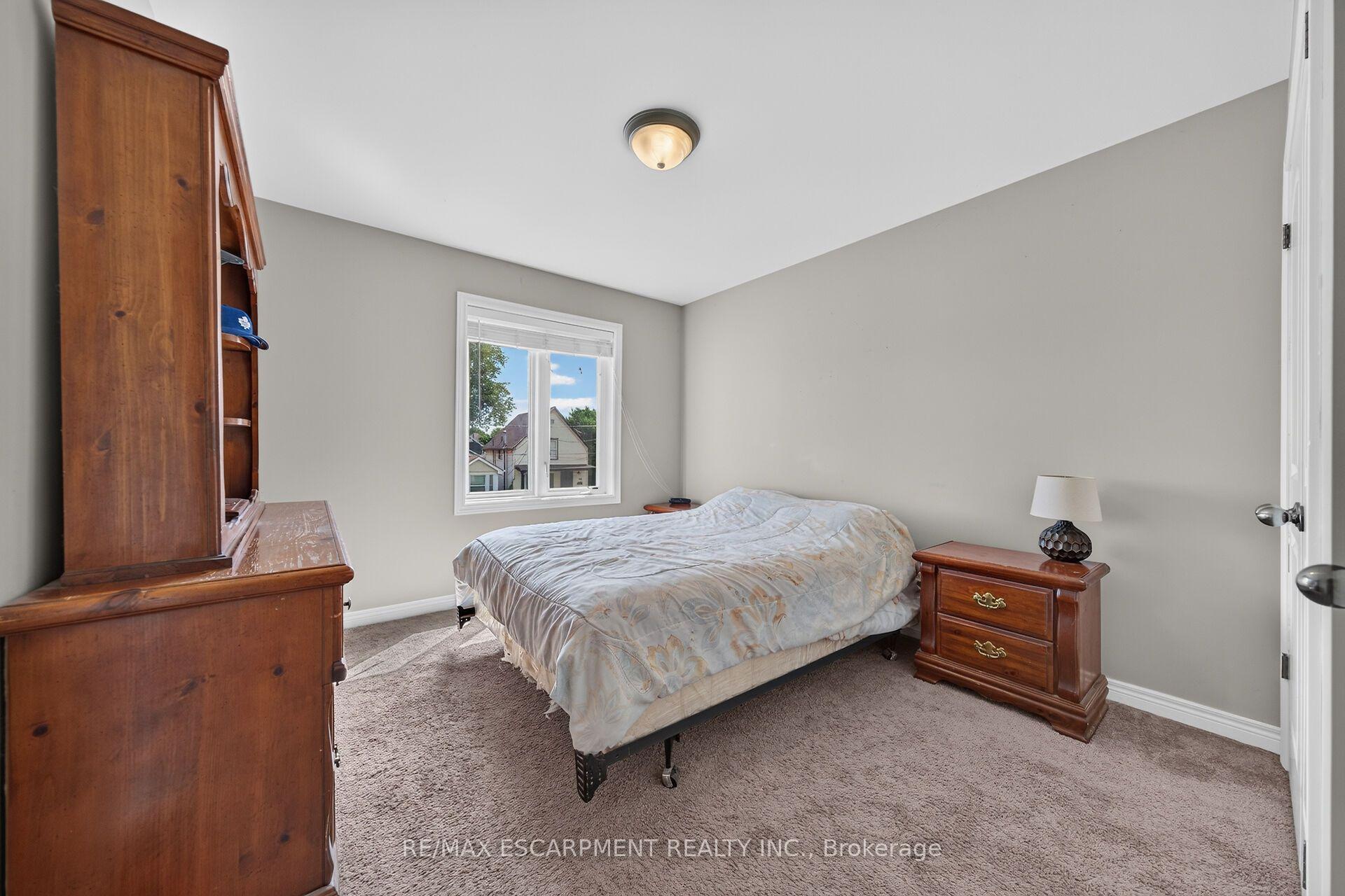 Photo 32 of 17 Grantham Avenue S, St. Catharines, E. Chester — HOMEH