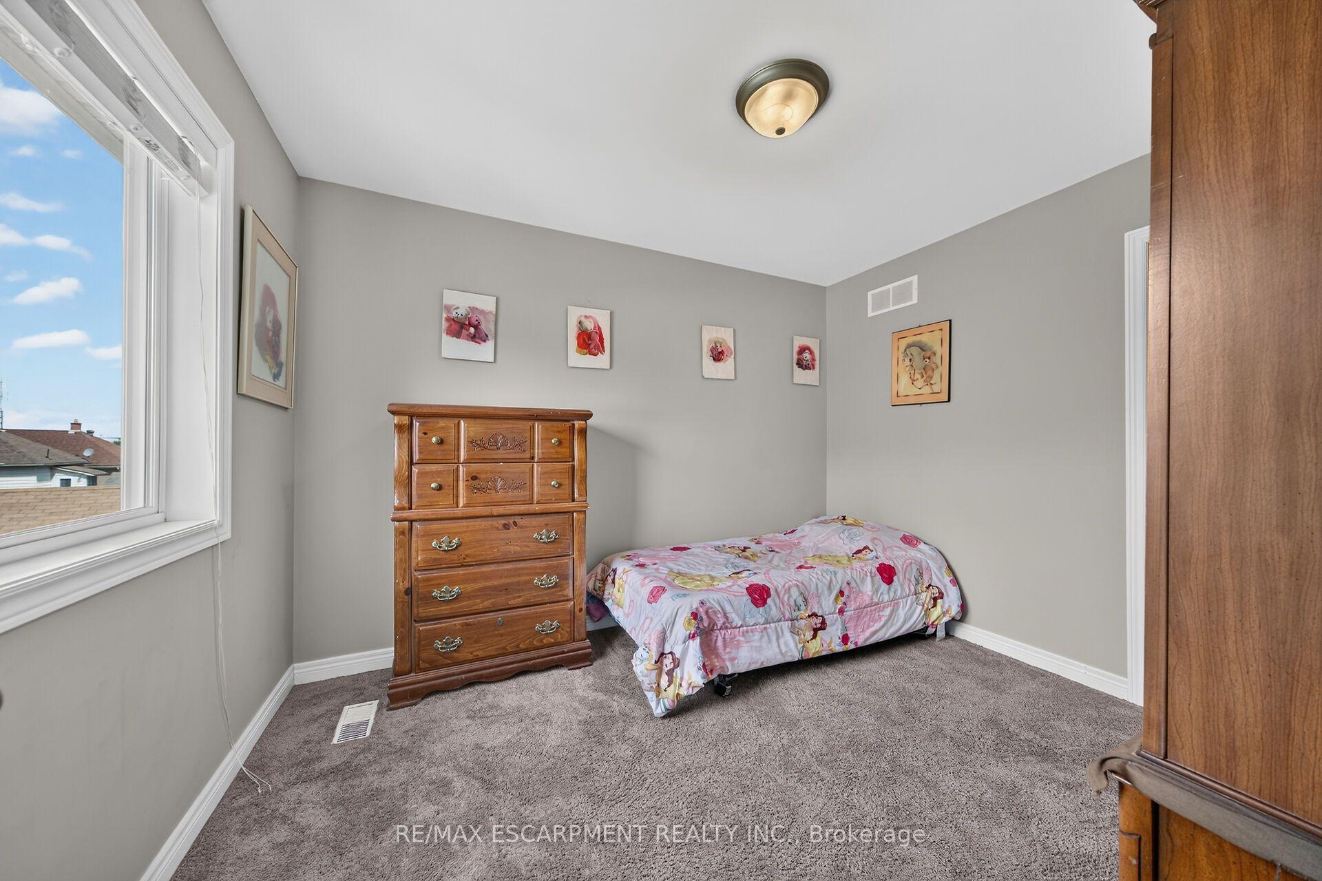 Photo 33 of 17 Grantham Avenue S, St. Catharines, E. Chester — HOMEH