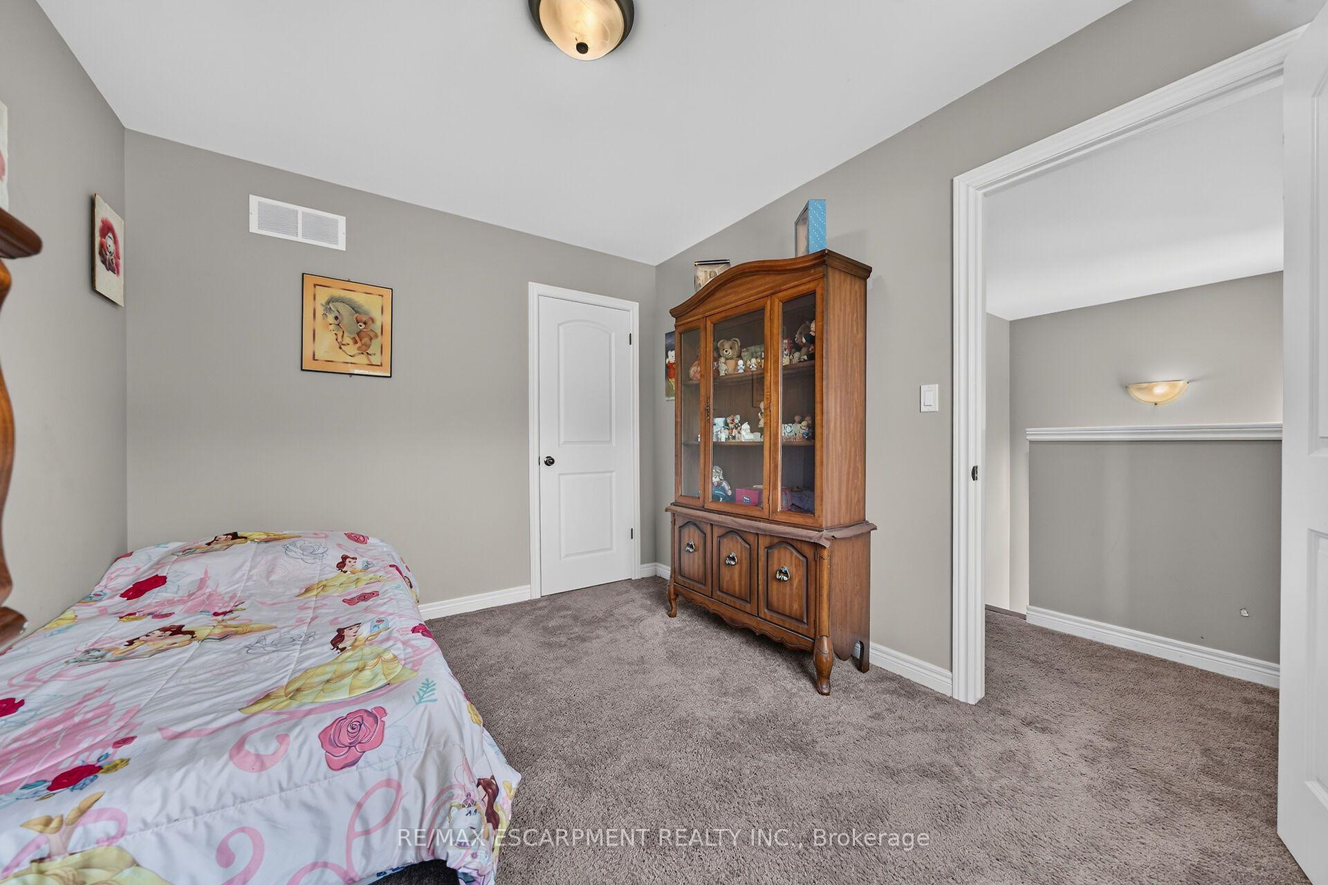 Photo 34 of 17 Grantham Avenue S, St. Catharines, E. Chester — HOMEH