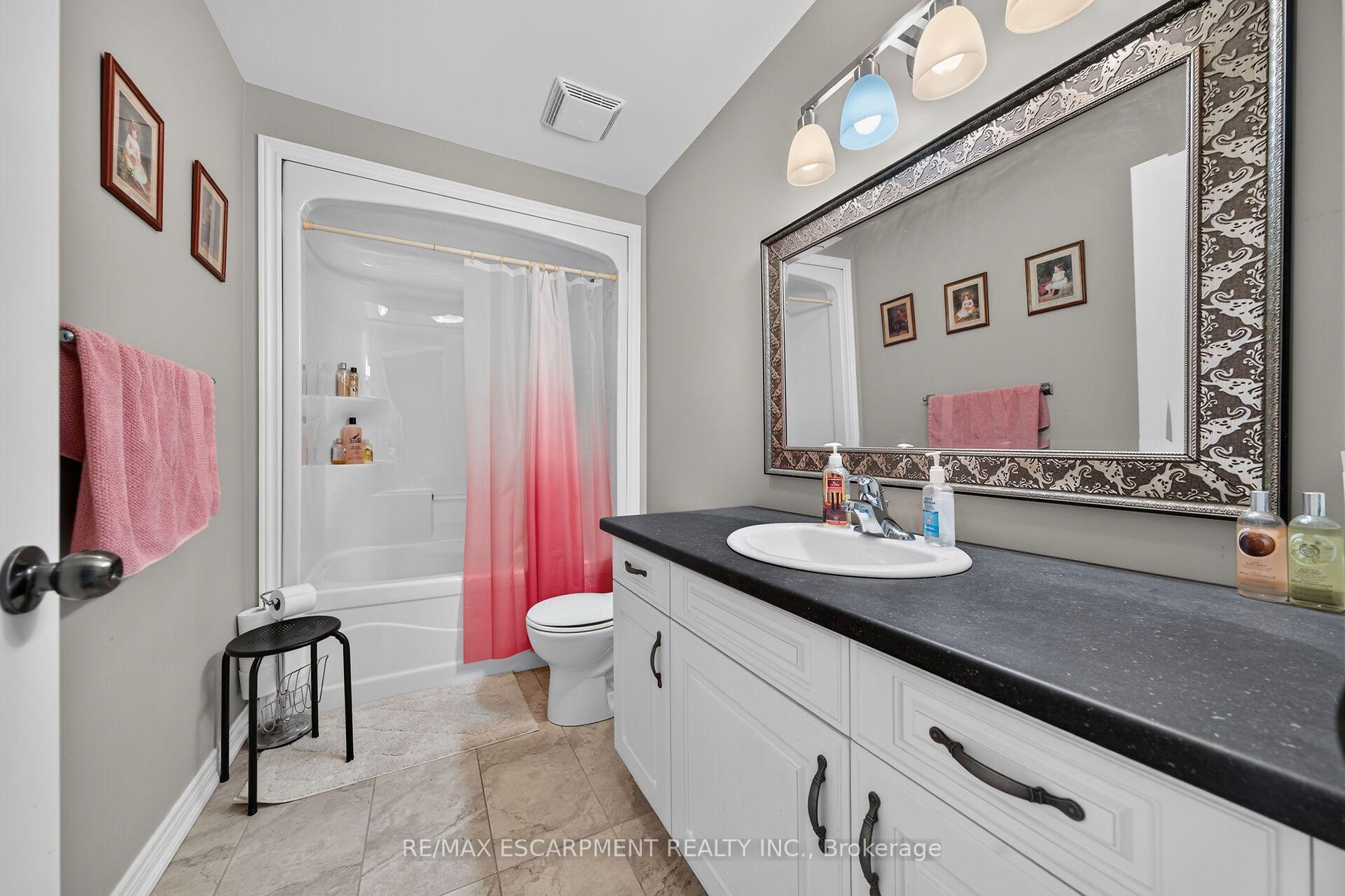 Photo 35 of 17 Grantham Avenue S, St. Catharines, E. Chester — HOMEH