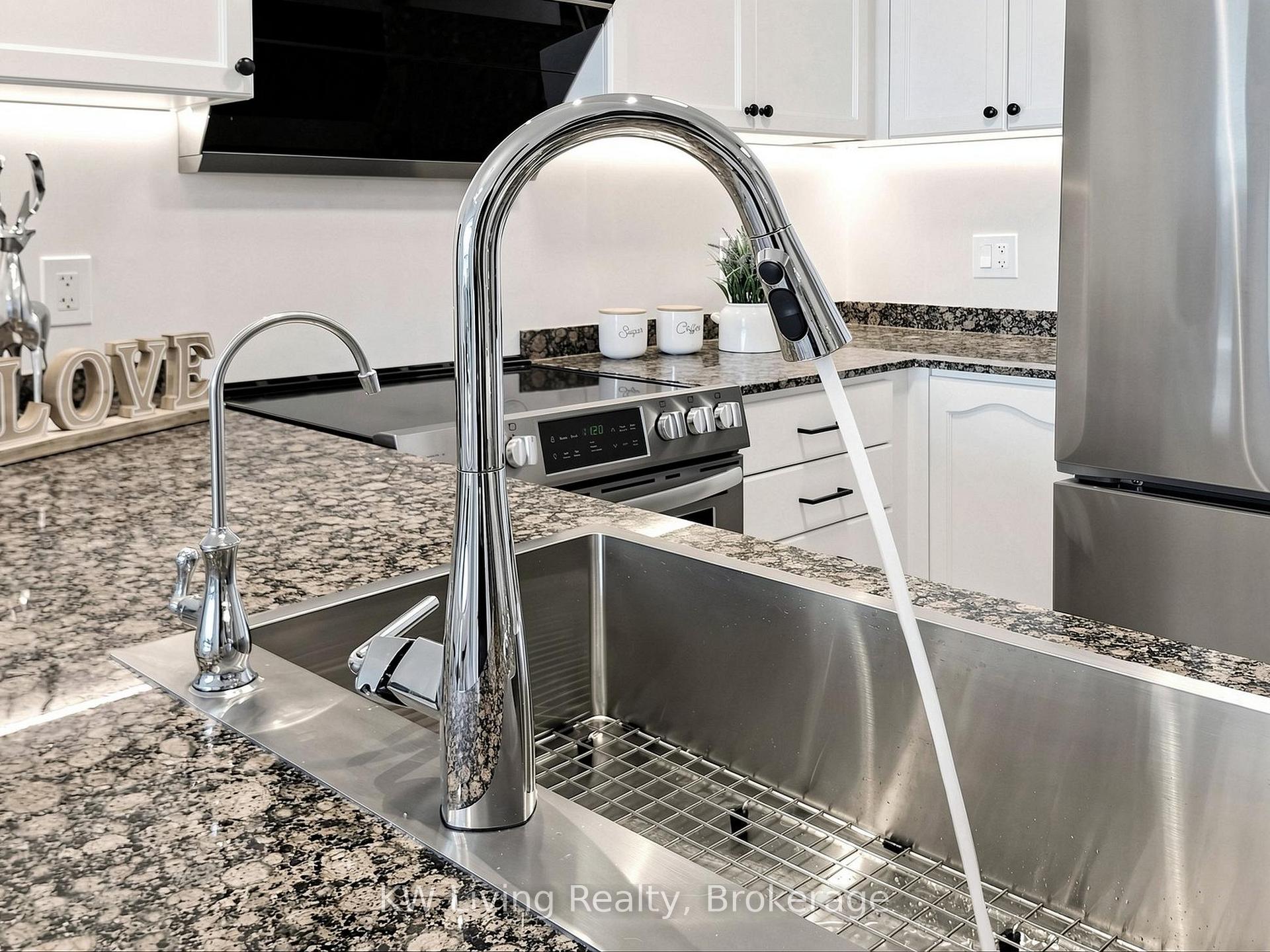 Photo 10 of Unit 1010, 100 Promenade Circle, Vaughan, Brownridge — HOMEH
