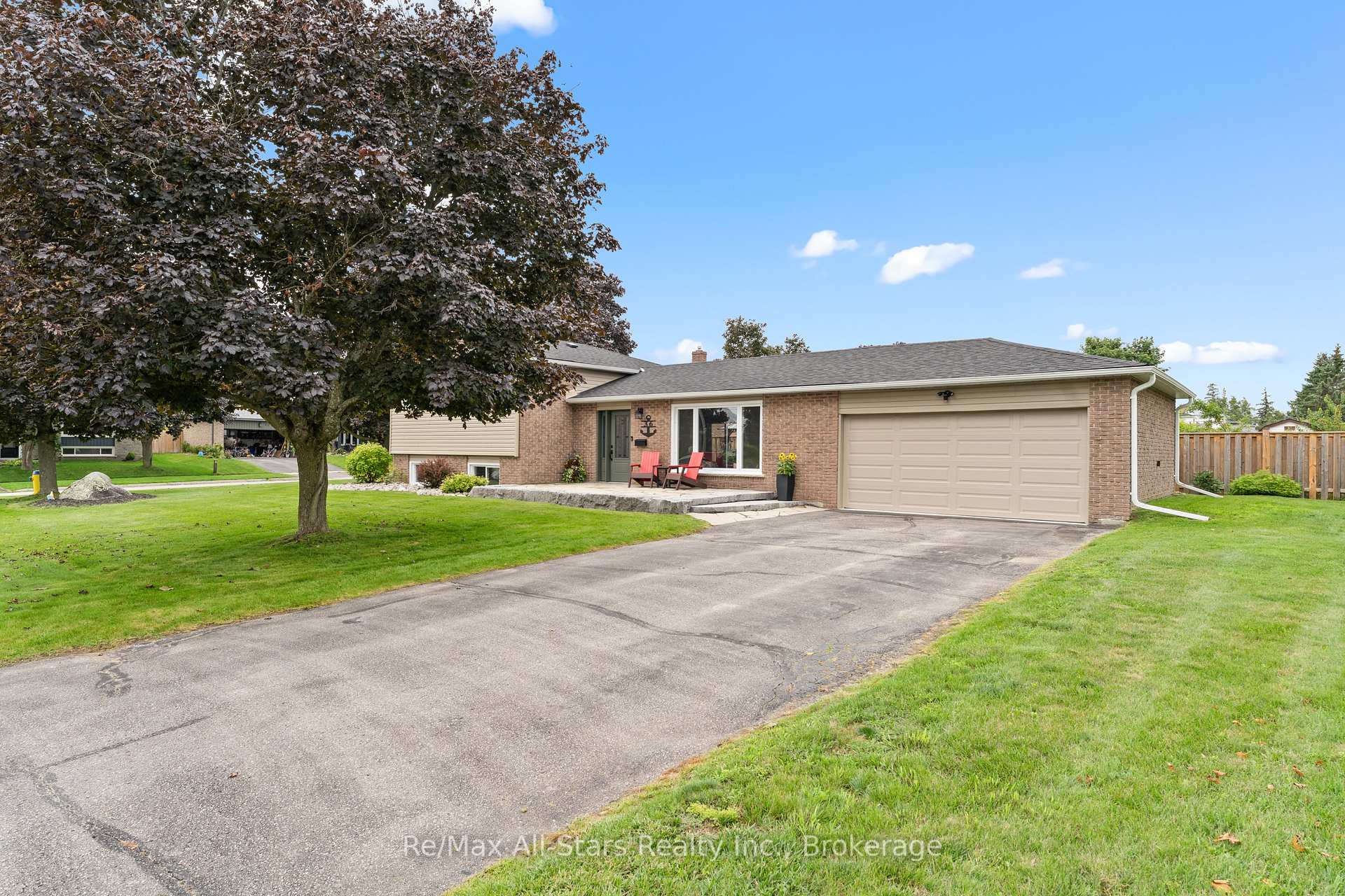 Photo 2 of 36 Edgewood Drive, Kawartha Lakes, Lindsay — HOMEH