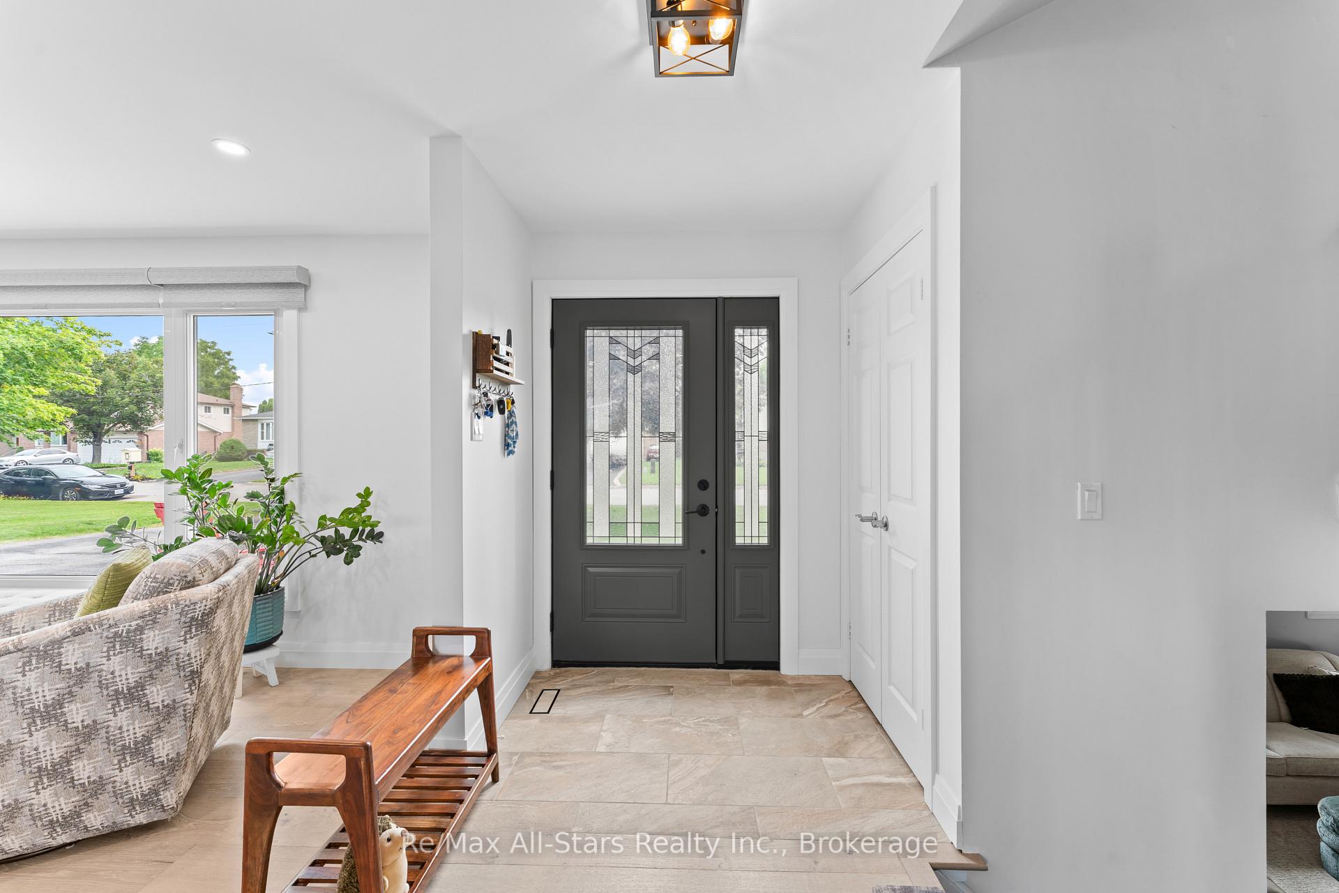 Photo 5 of 36 Edgewood Drive, Kawartha Lakes, Lindsay — HOMEH