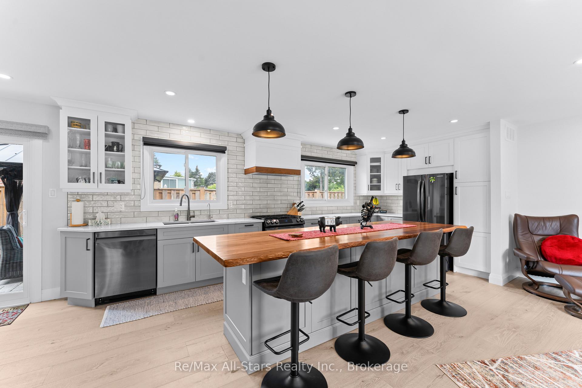 Photo 10 of 36 Edgewood Drive, Kawartha Lakes, Lindsay — HOMEH