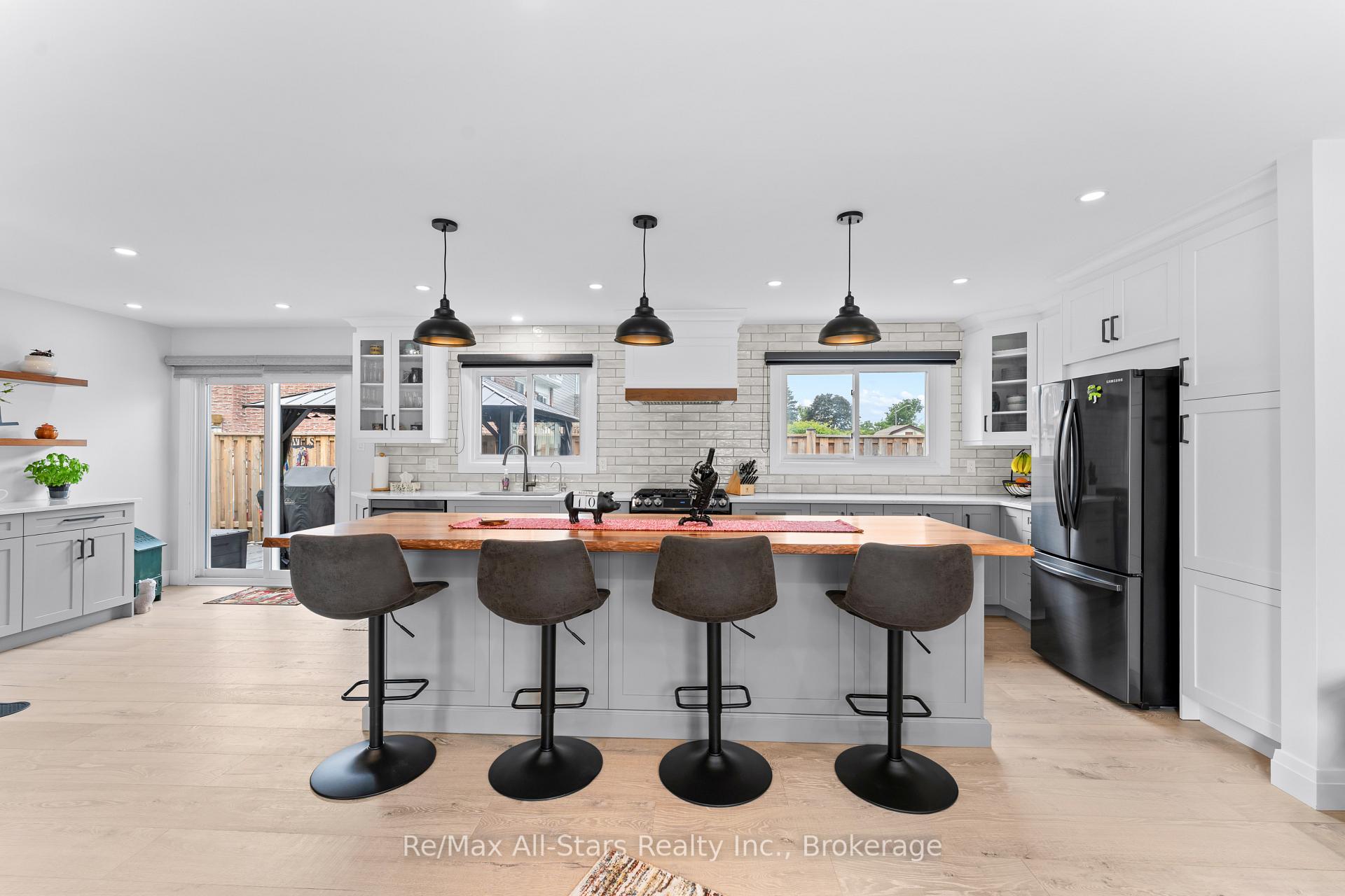 Photo 13 of 36 Edgewood Drive, Kawartha Lakes, Lindsay — HOMEH