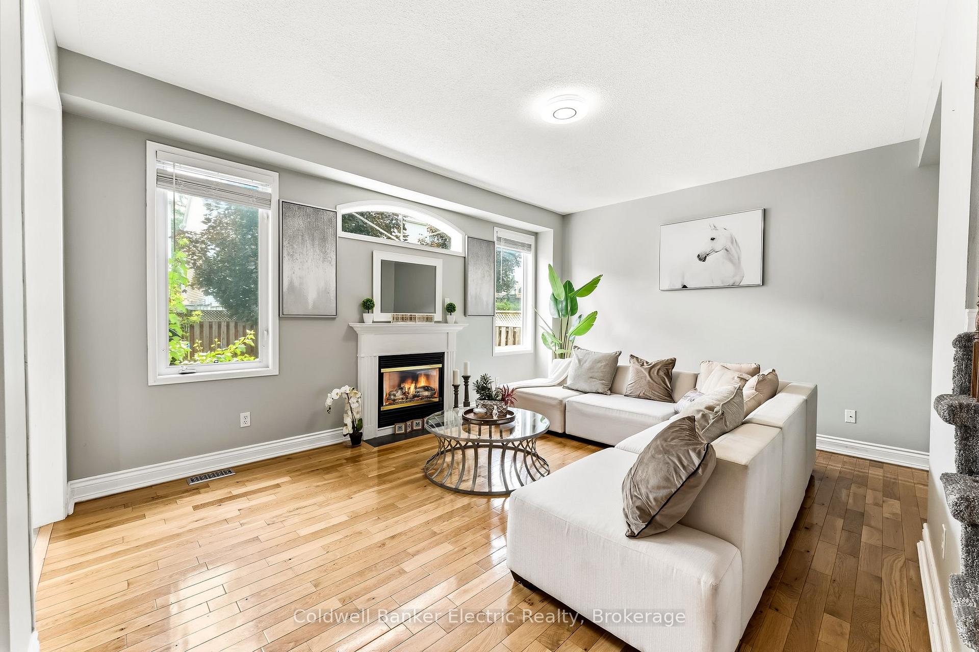 Photo 9 of 1407 Ashgrove Crescent, Oshawa, Pinecrest — HOMEH
