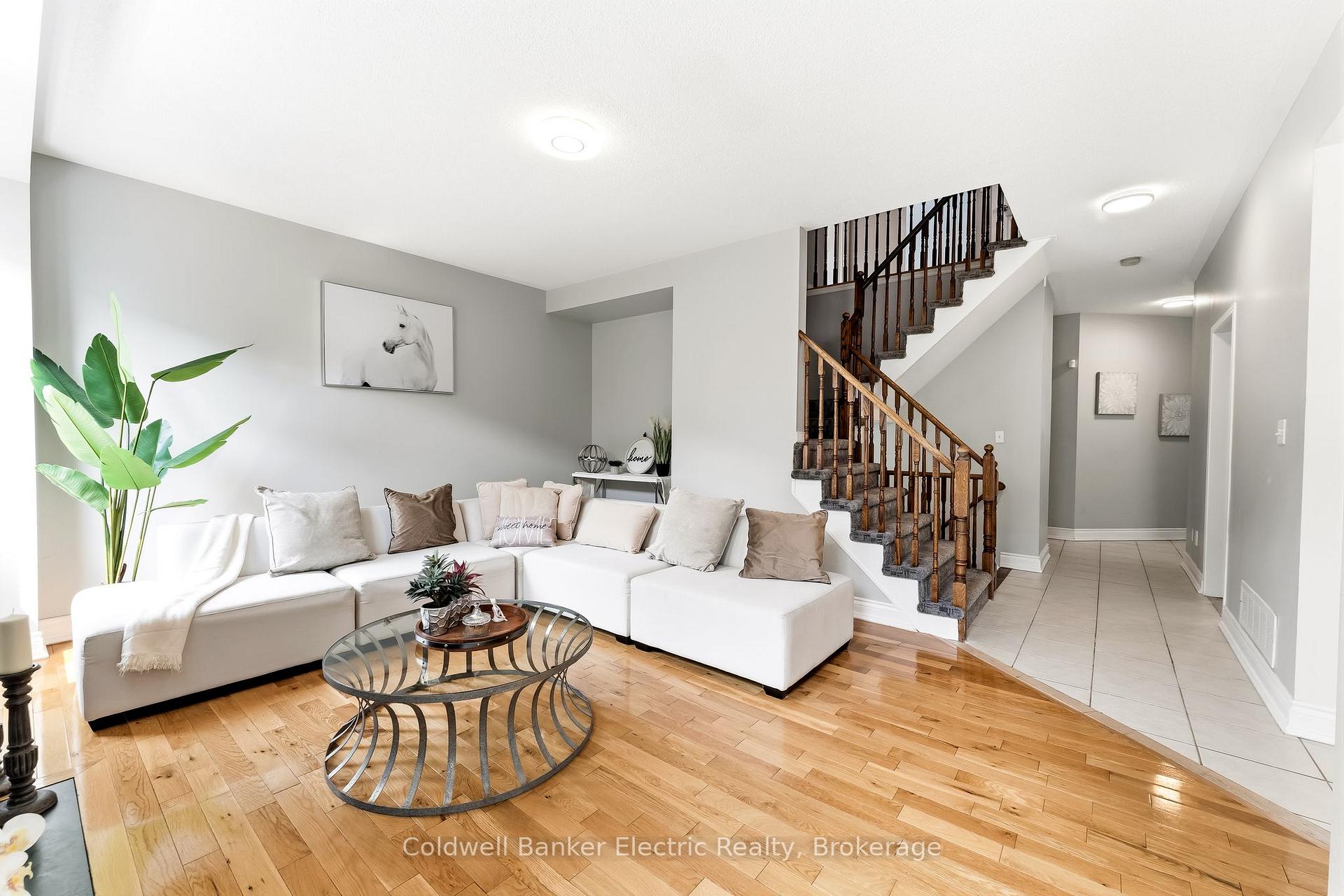 Photo 13 of 1407 Ashgrove Crescent, Oshawa, Pinecrest — HOMEH