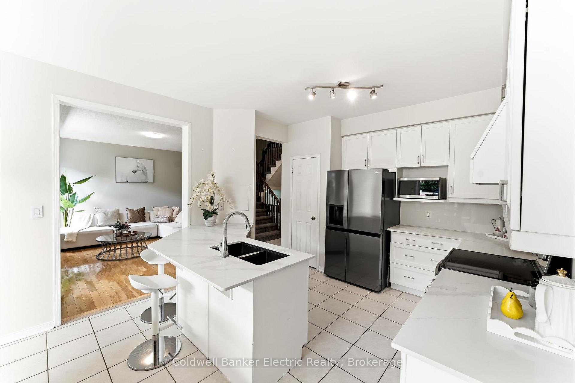 Photo 16 of 1407 Ashgrove Crescent, Oshawa, Pinecrest — HOMEH