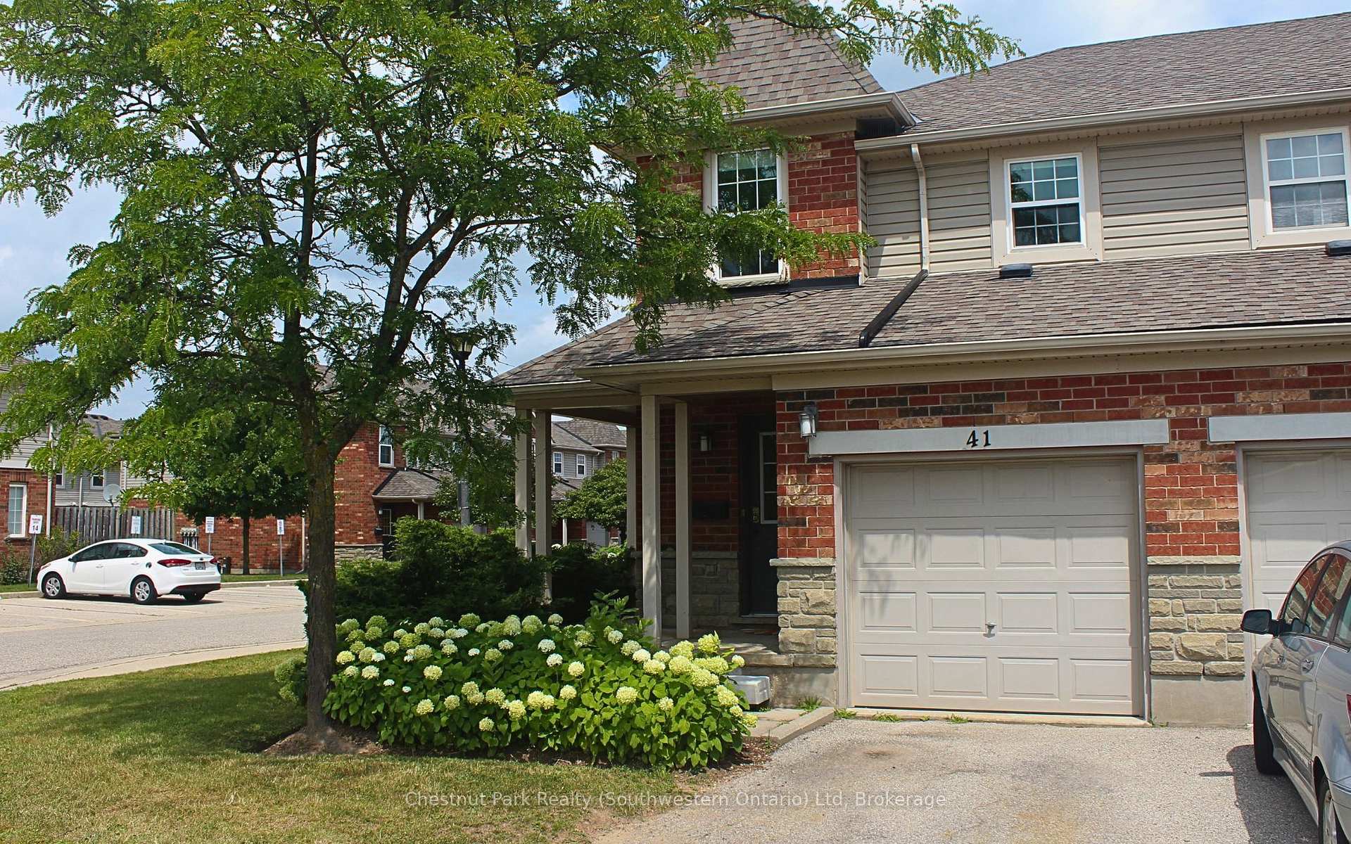 Photo 1 of 124 Gosling Gardens, Guelph, Clairfields/Hanlon Business Park — HOMEH